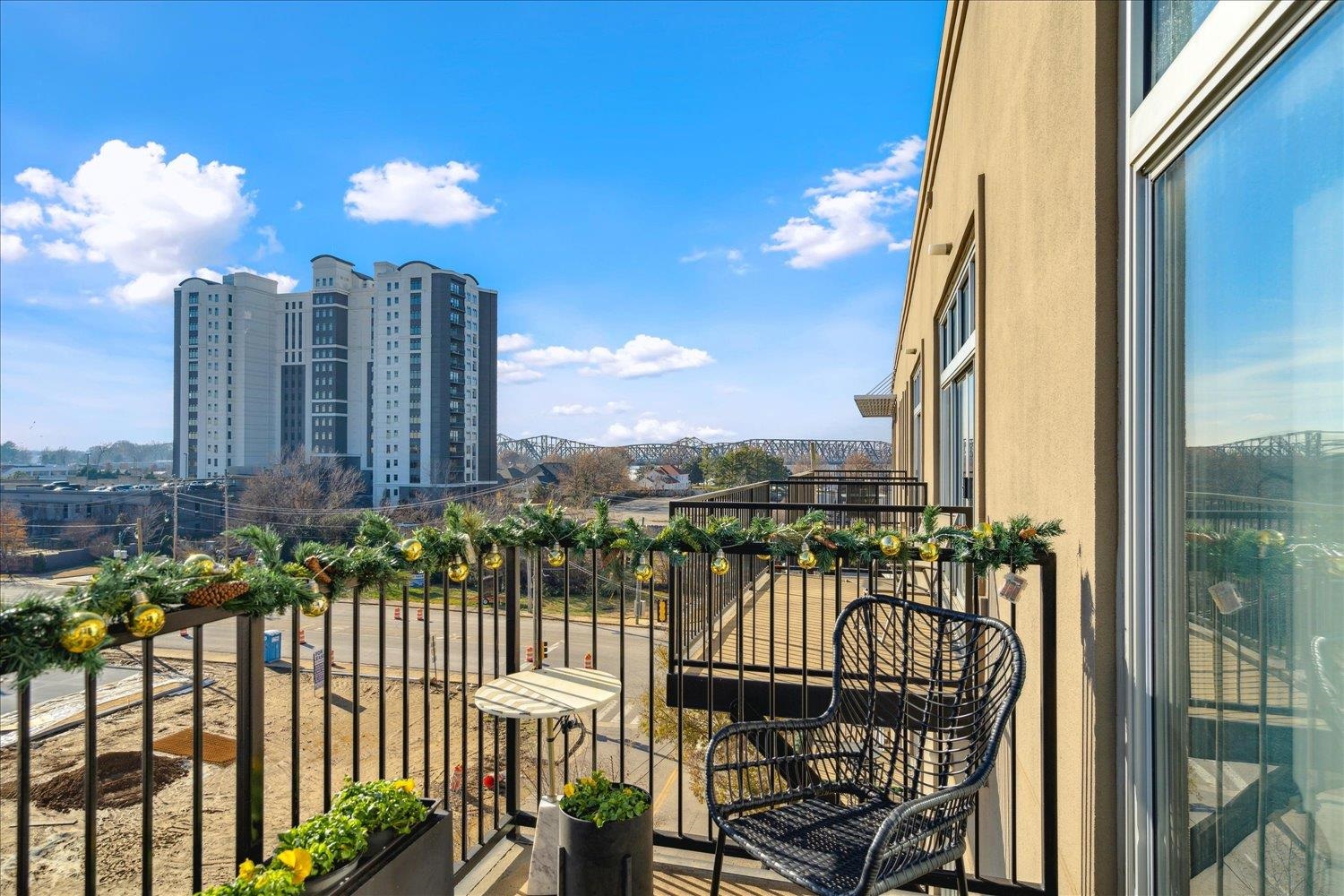 648 S Riverside Dr 411 Property Photo 18