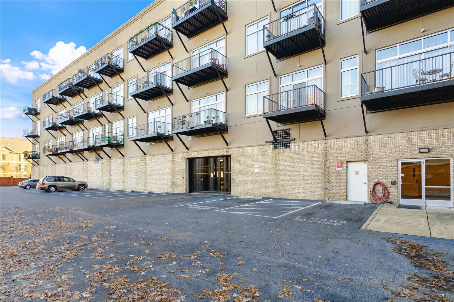 648 S Riverside Dr 411 Property Photo 28