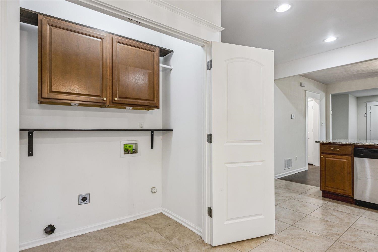 434 Alexander St Property Photo 12