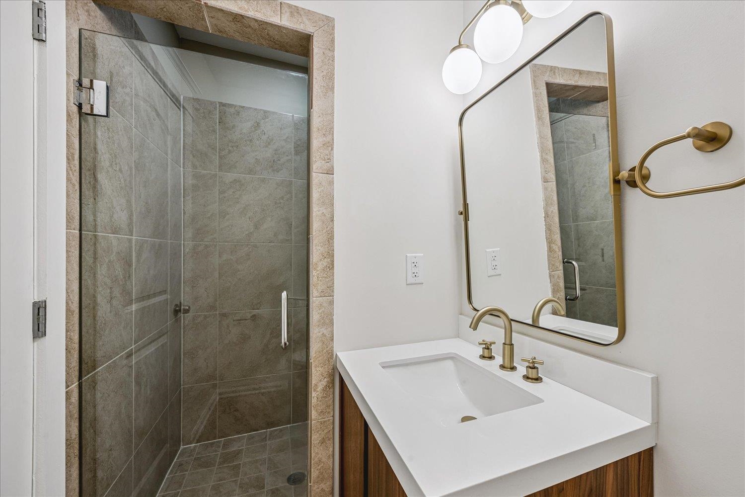 434 Alexander St Property Photo 14