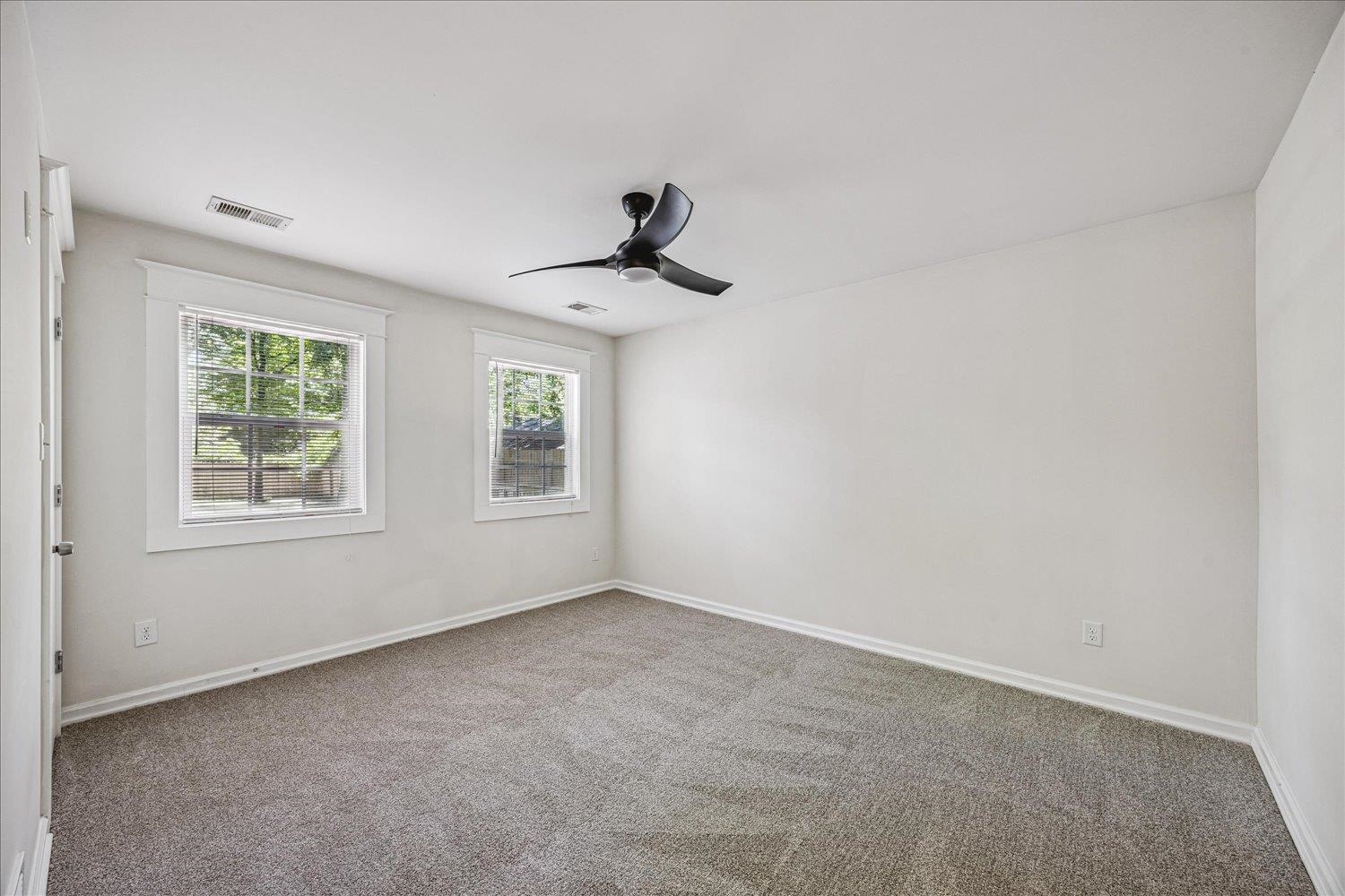 434 Alexander St Property Photo 17
