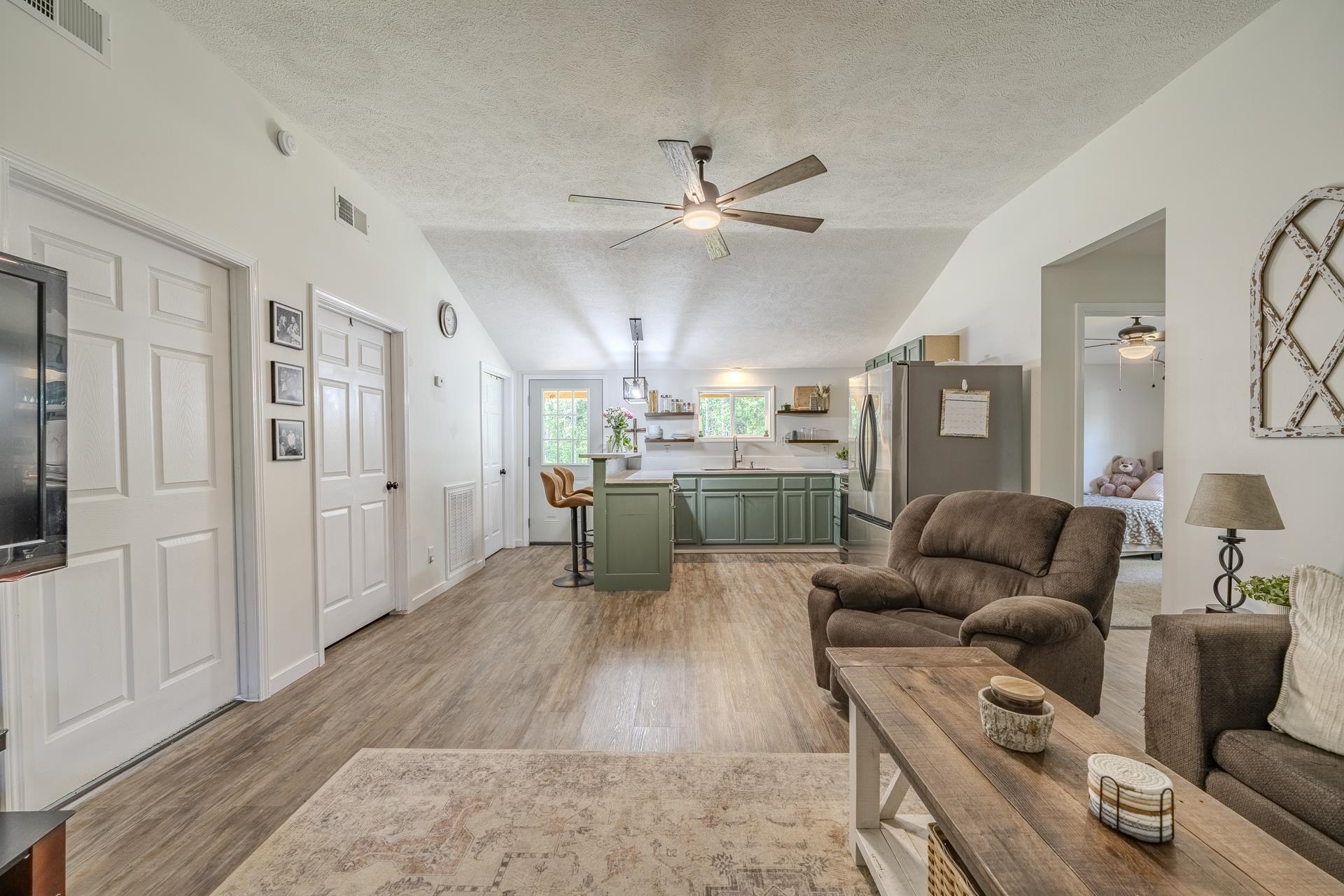 5525 Holland Creek Rd Property Photo 5