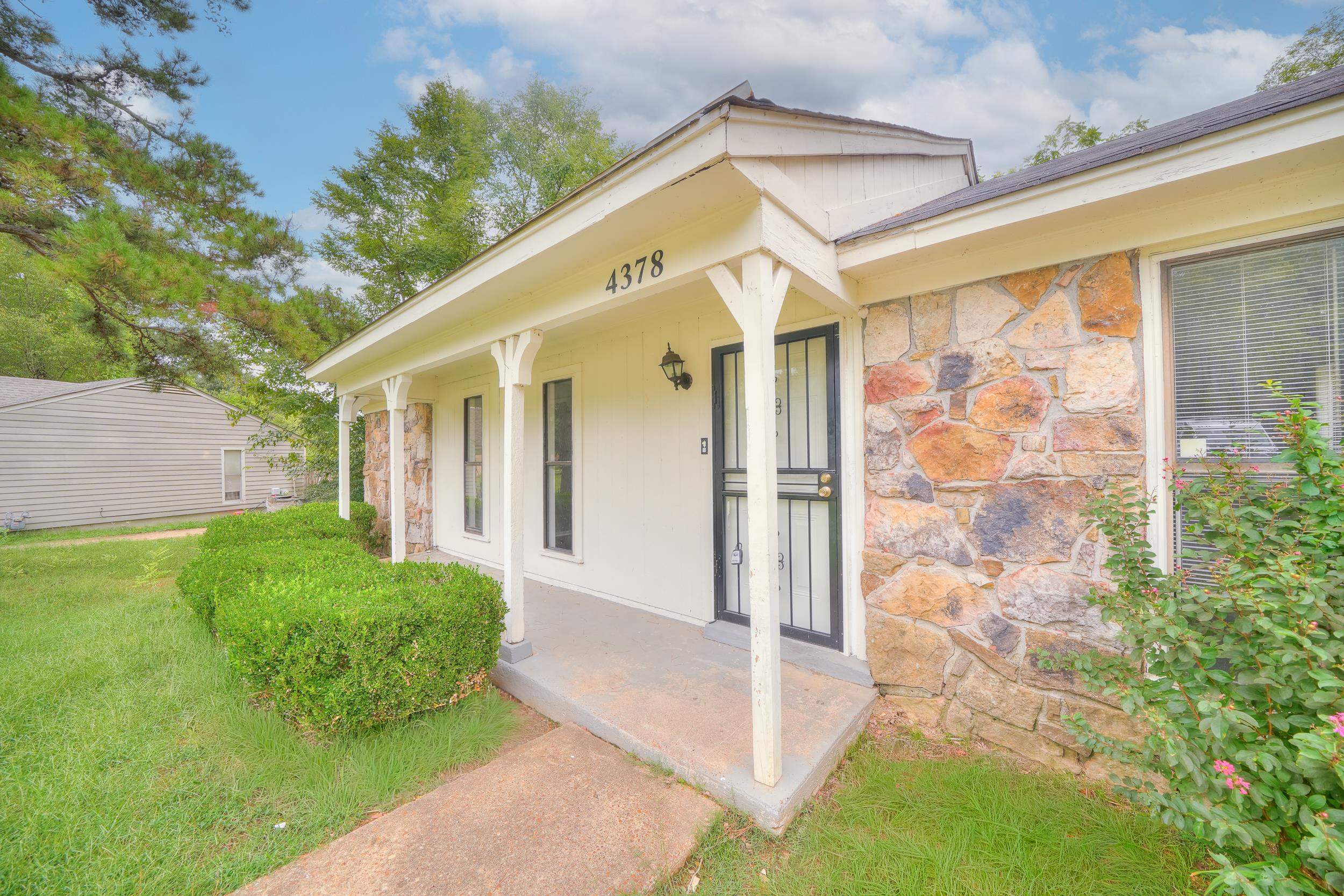 4378 Sherrycrest Cv Property Photo 2