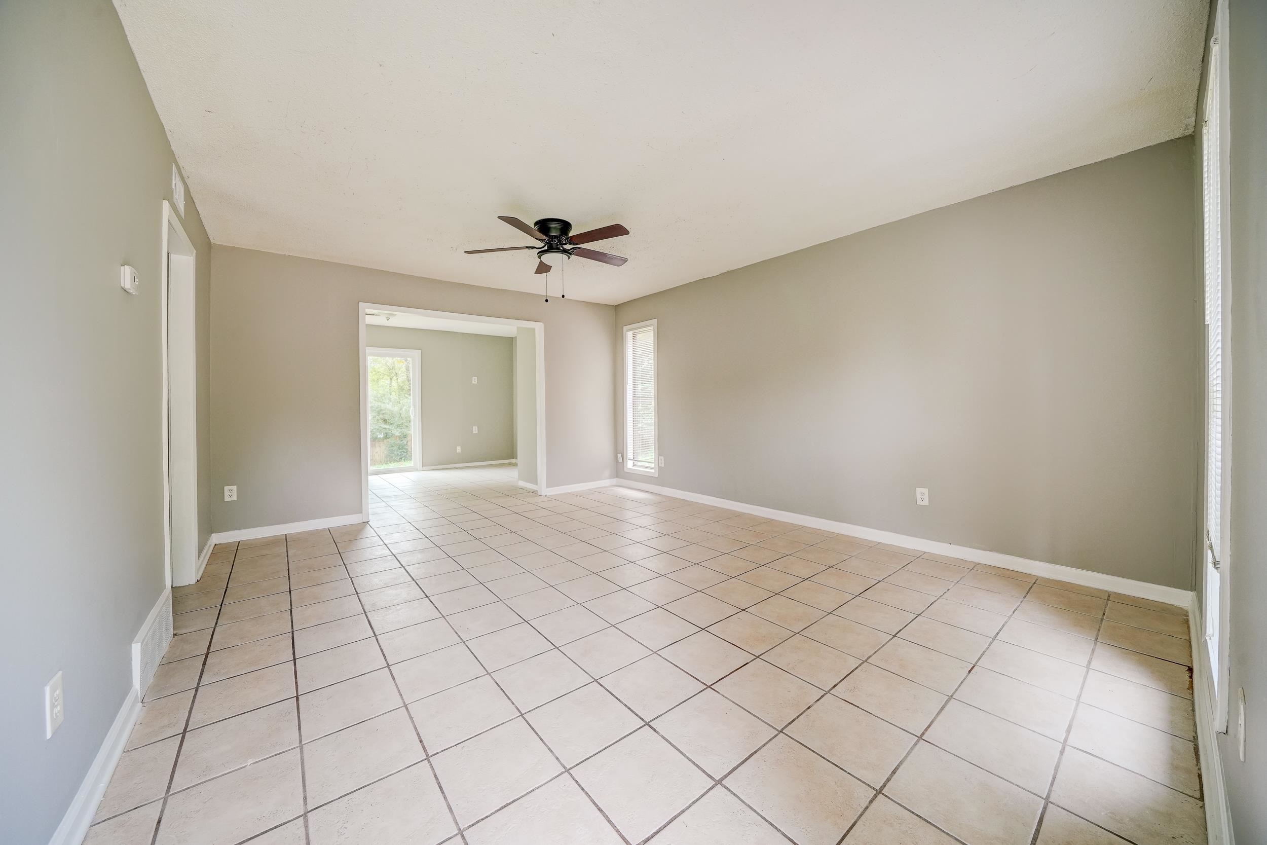 4378 Sherrycrest Cv Property Photo 4