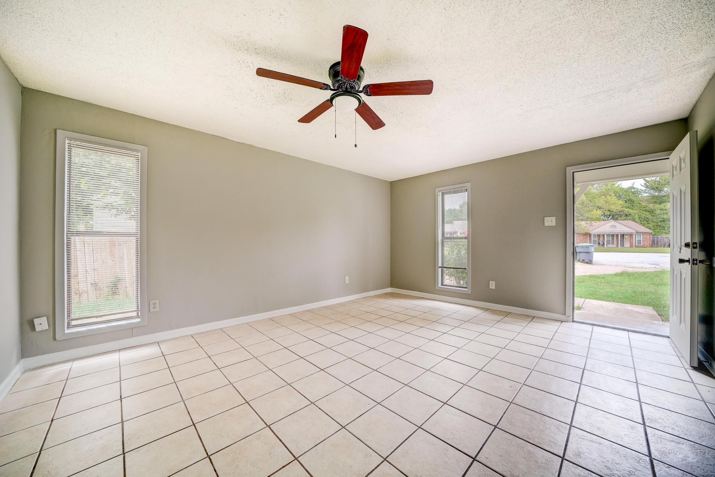 4378 Sherrycrest Cv Property Photo 5