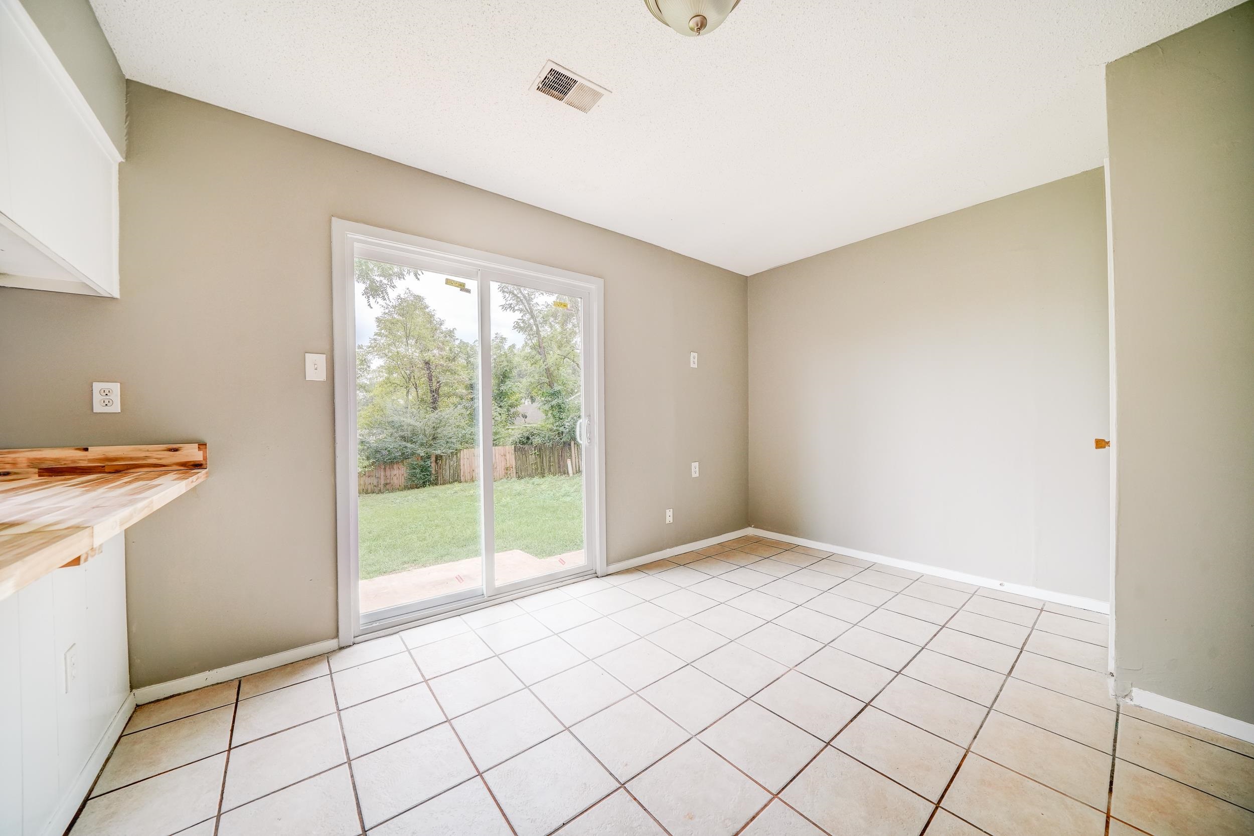 4378 Sherrycrest Cv Property Photo 7
