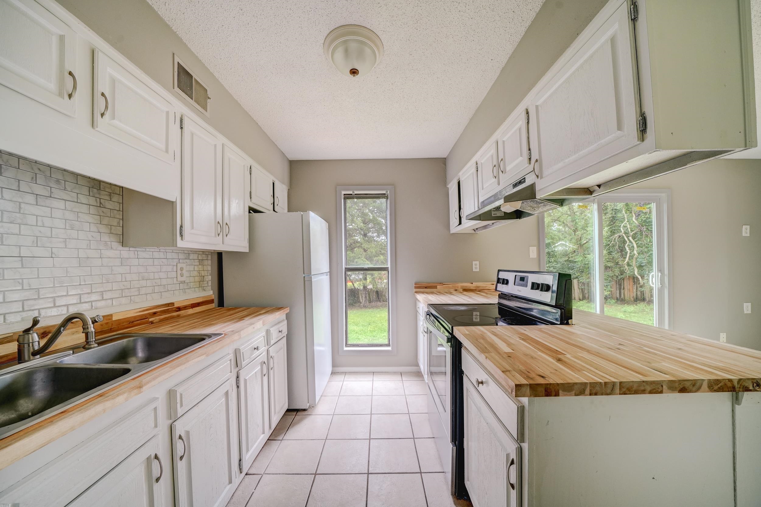 4378 Sherrycrest Cv Property Photo 8