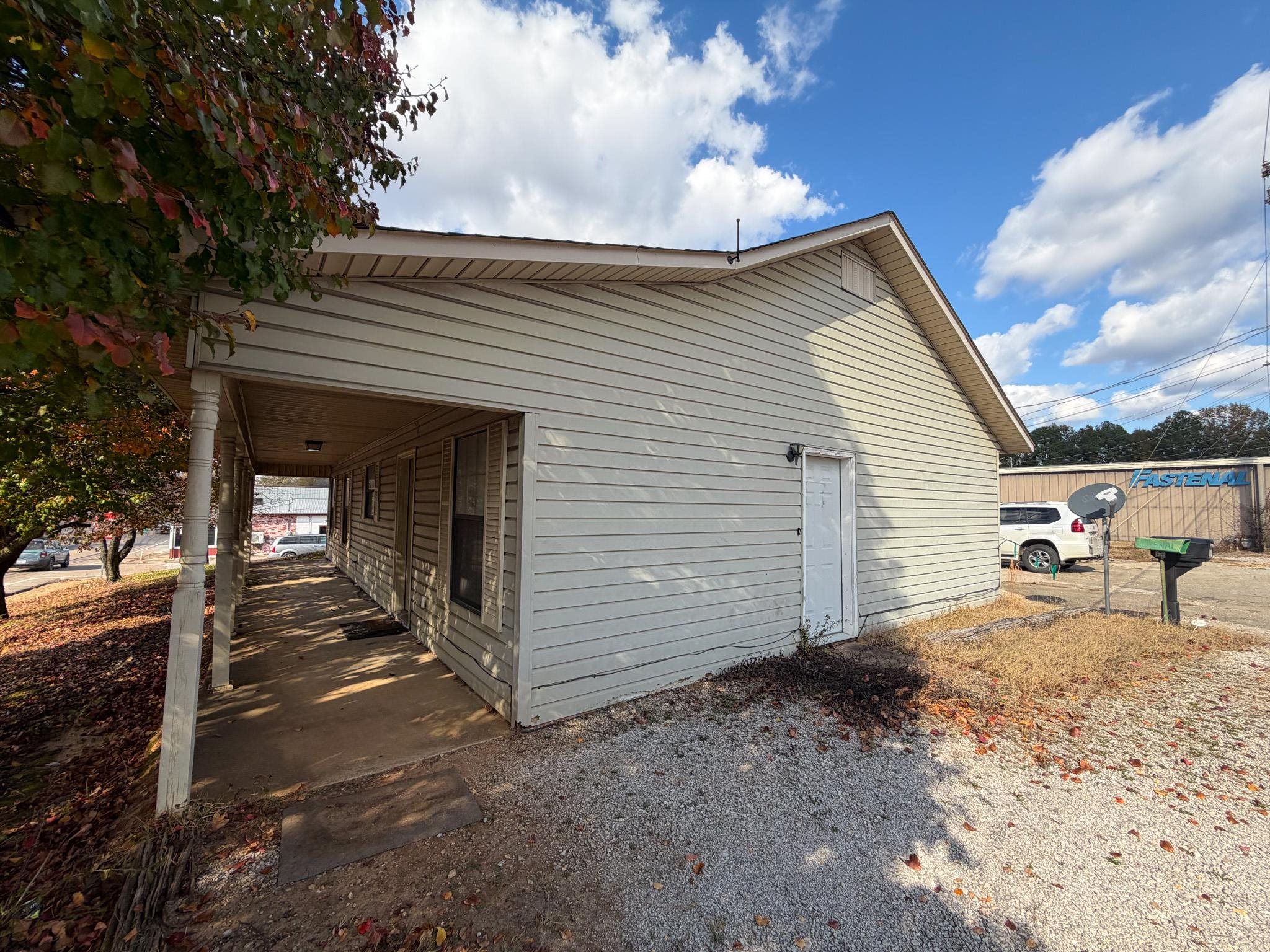 376 2nd St Property Photo 3