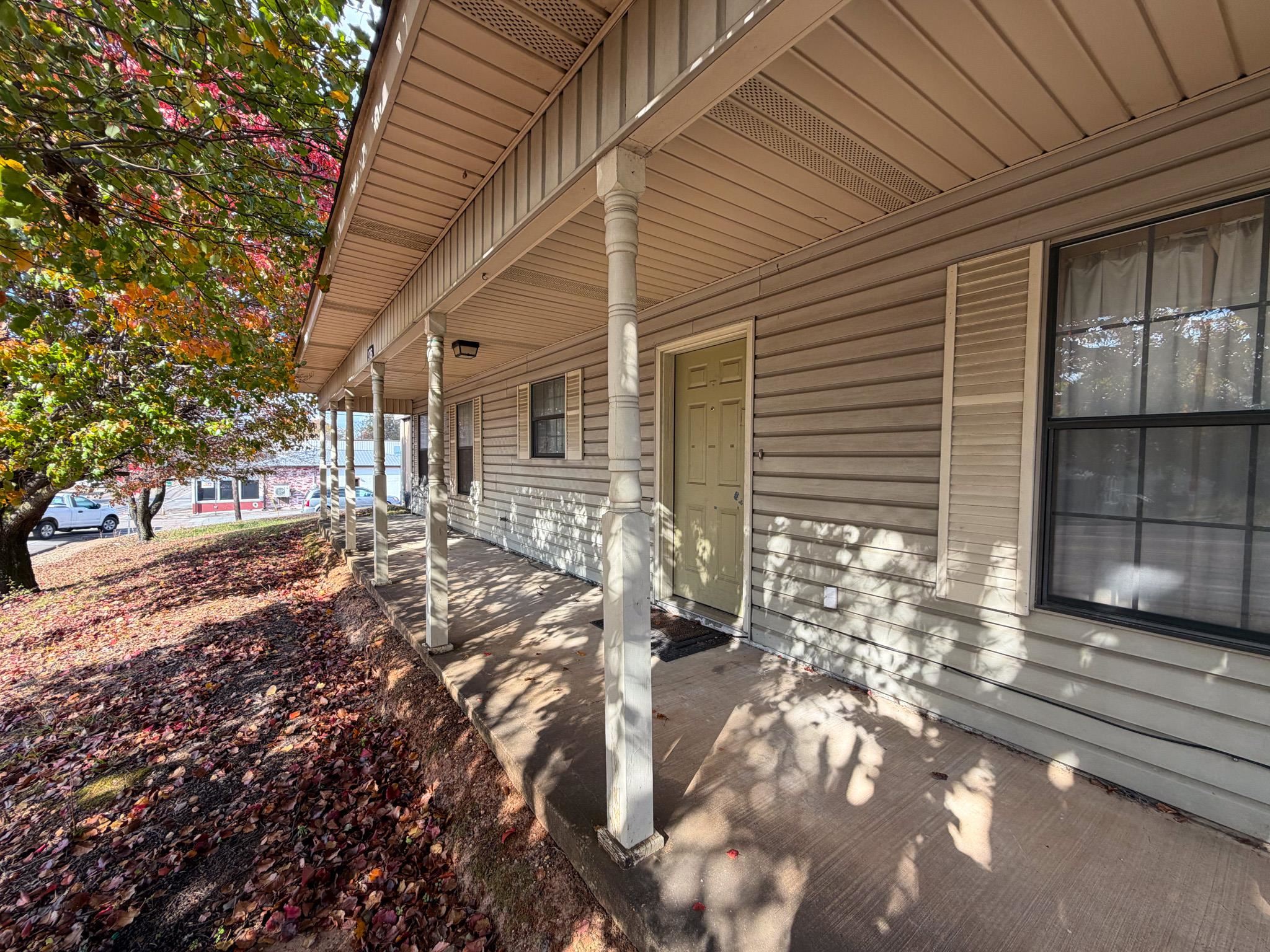 376 2nd St Property Photo 4