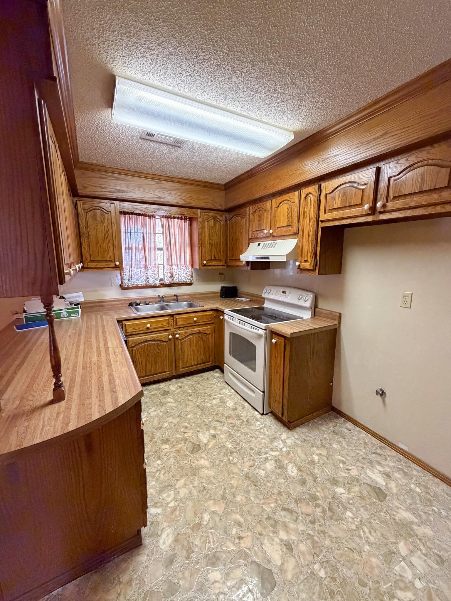 376 2nd St Property Photo 7