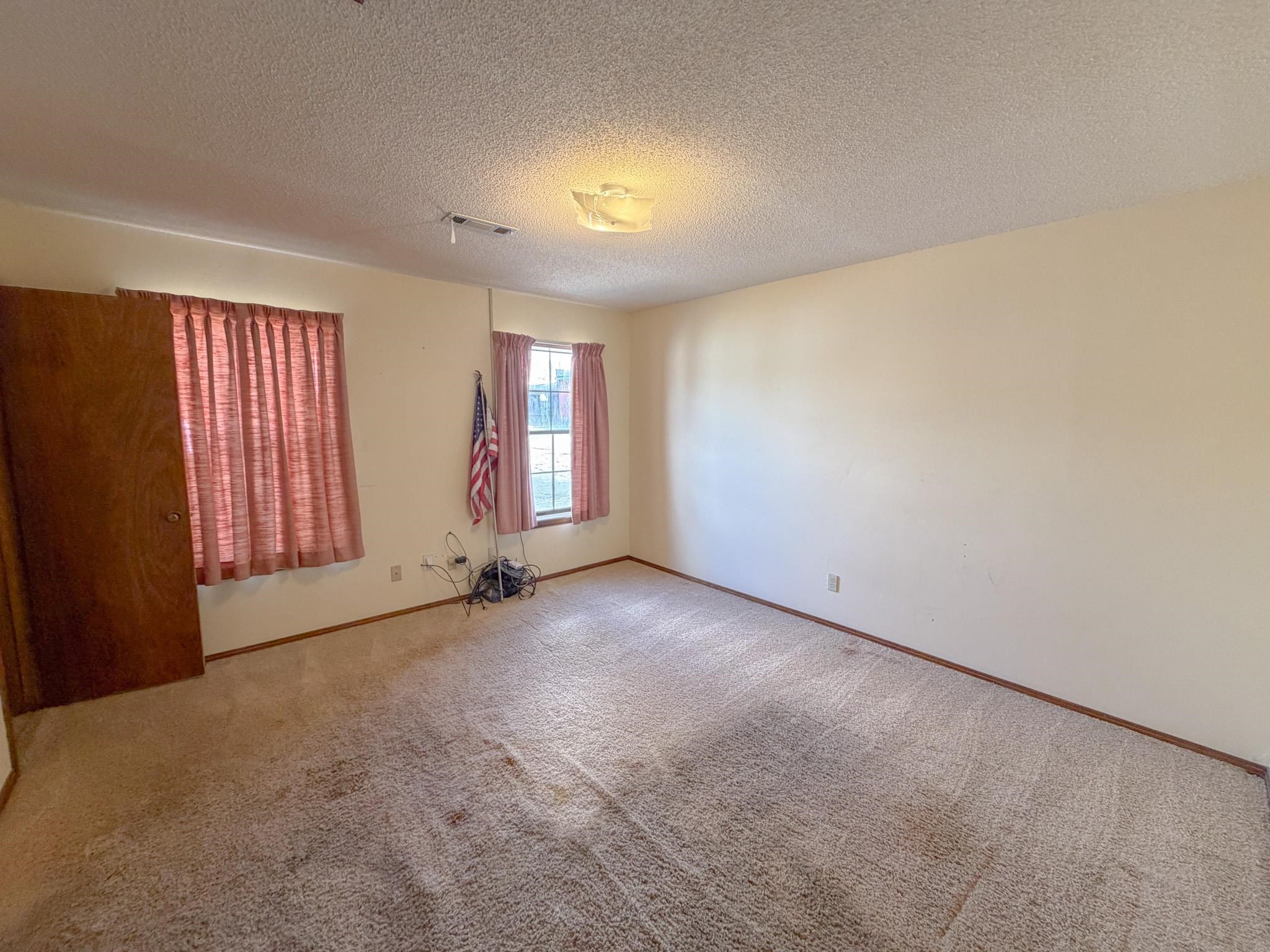 376 2nd St Property Photo 12