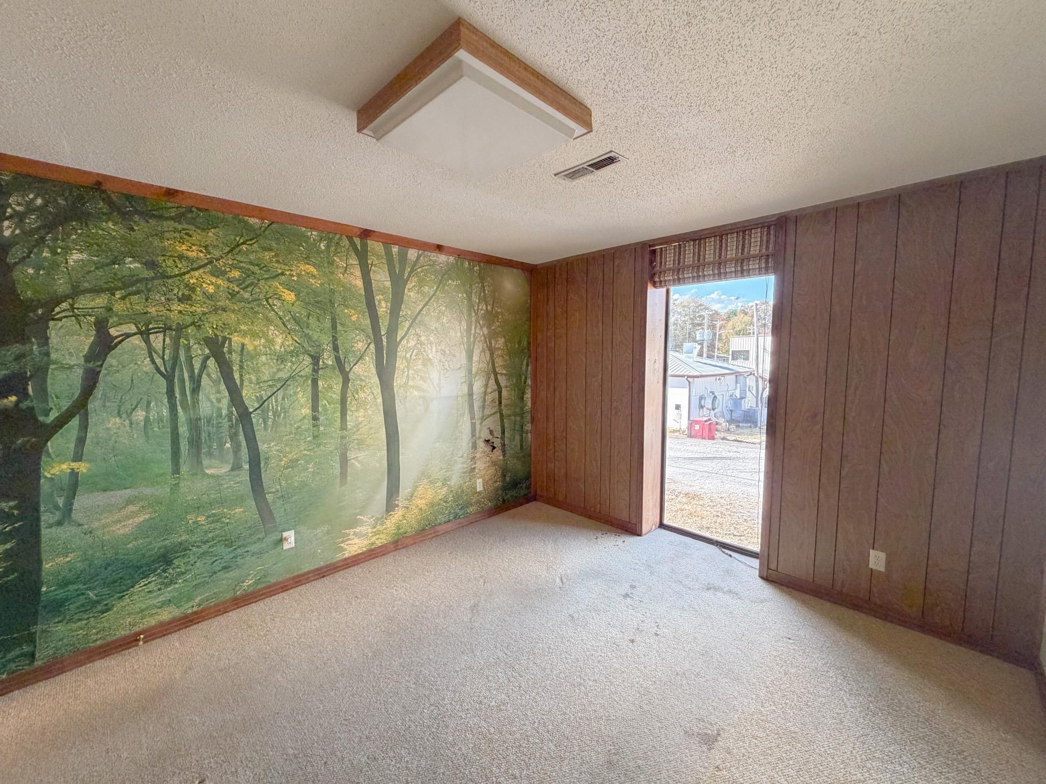 376 2nd St Property Photo 13
