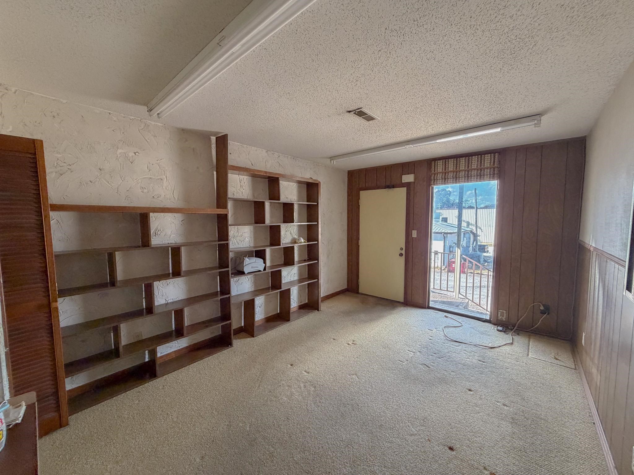 376 2nd St Property Photo 16