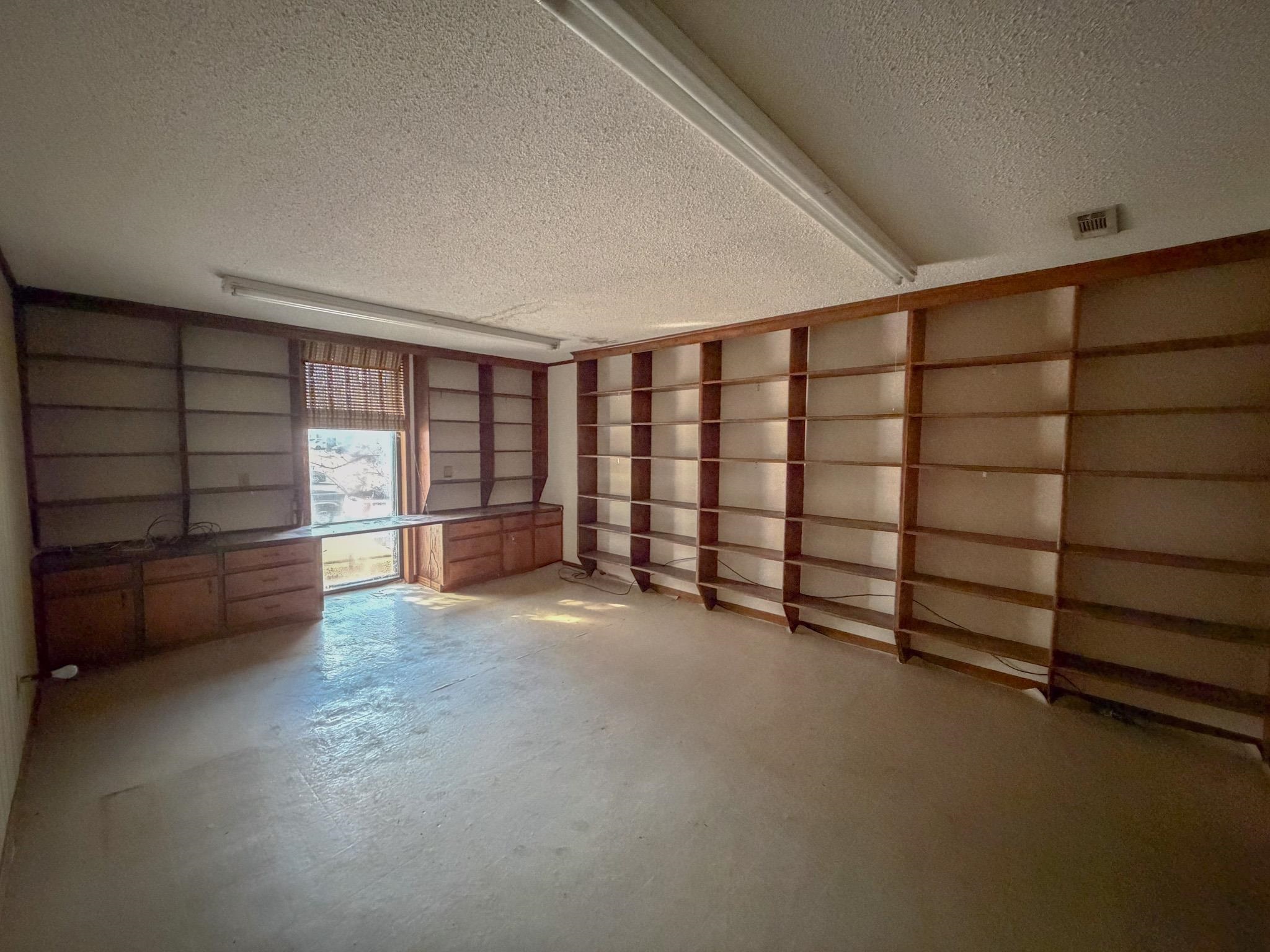 376 2nd St Property Photo 17