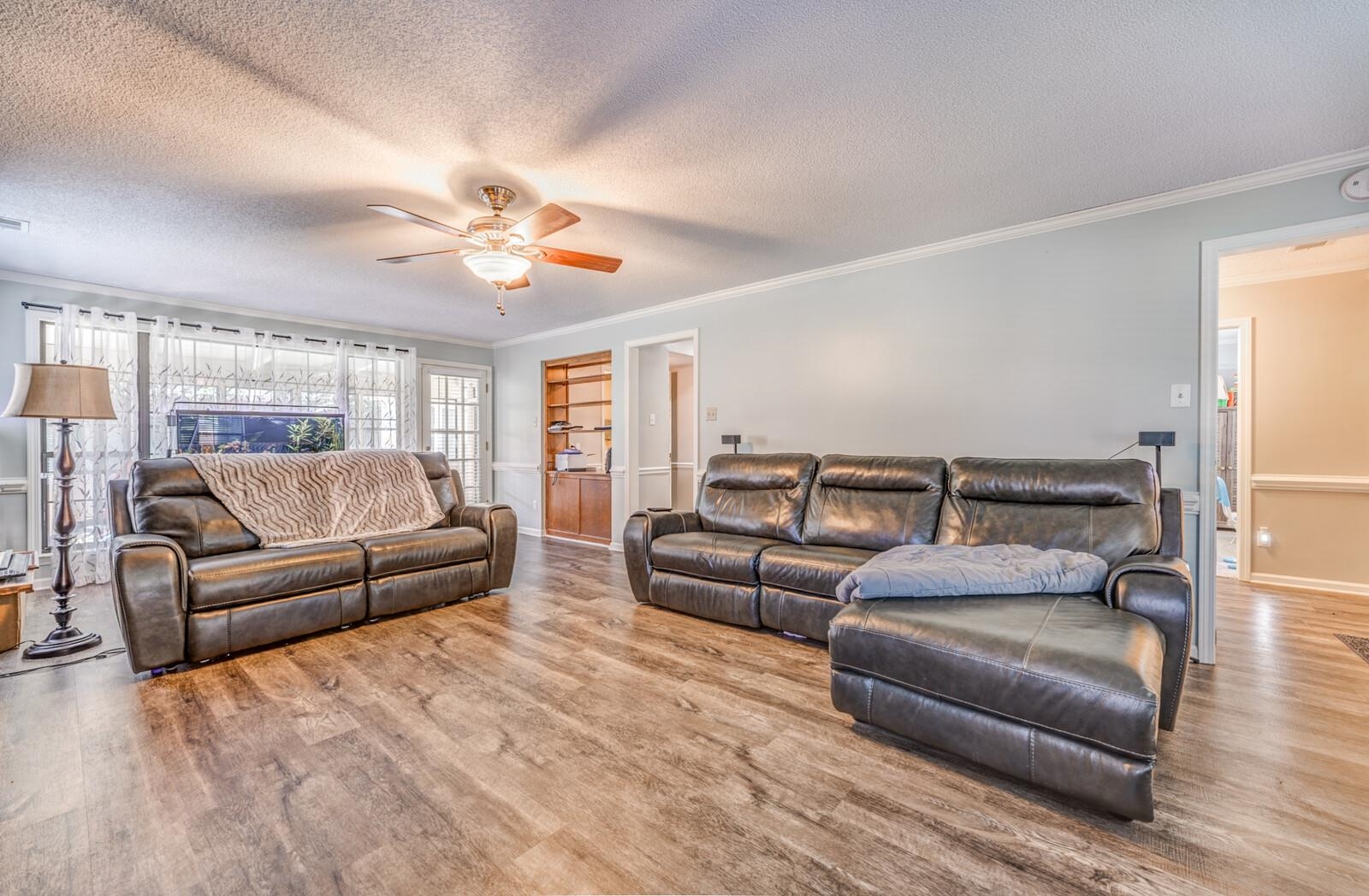 3769 Oak Forest Dr Property Photo 5