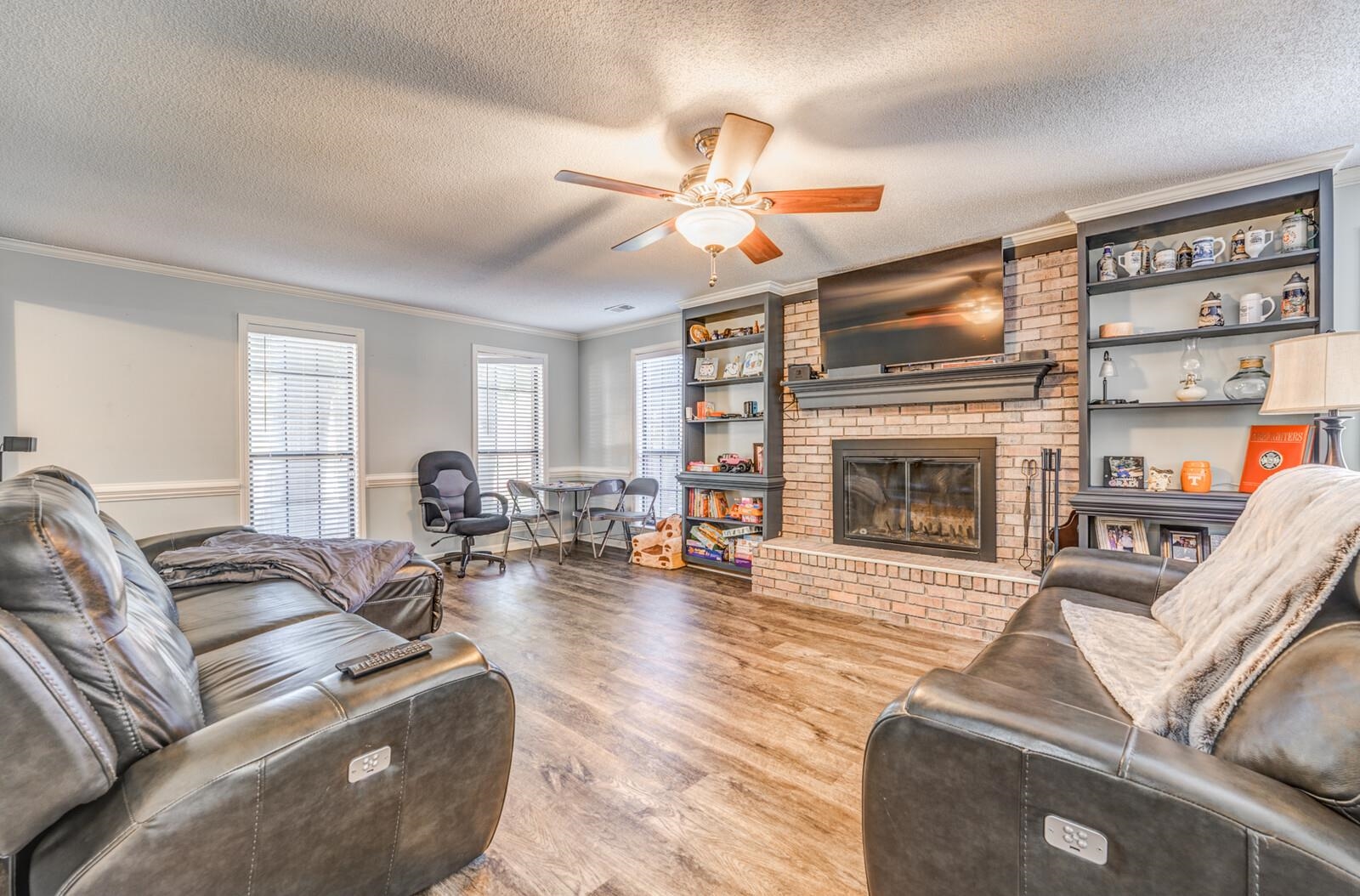 3769 Oak Forest Dr Property Photo 6