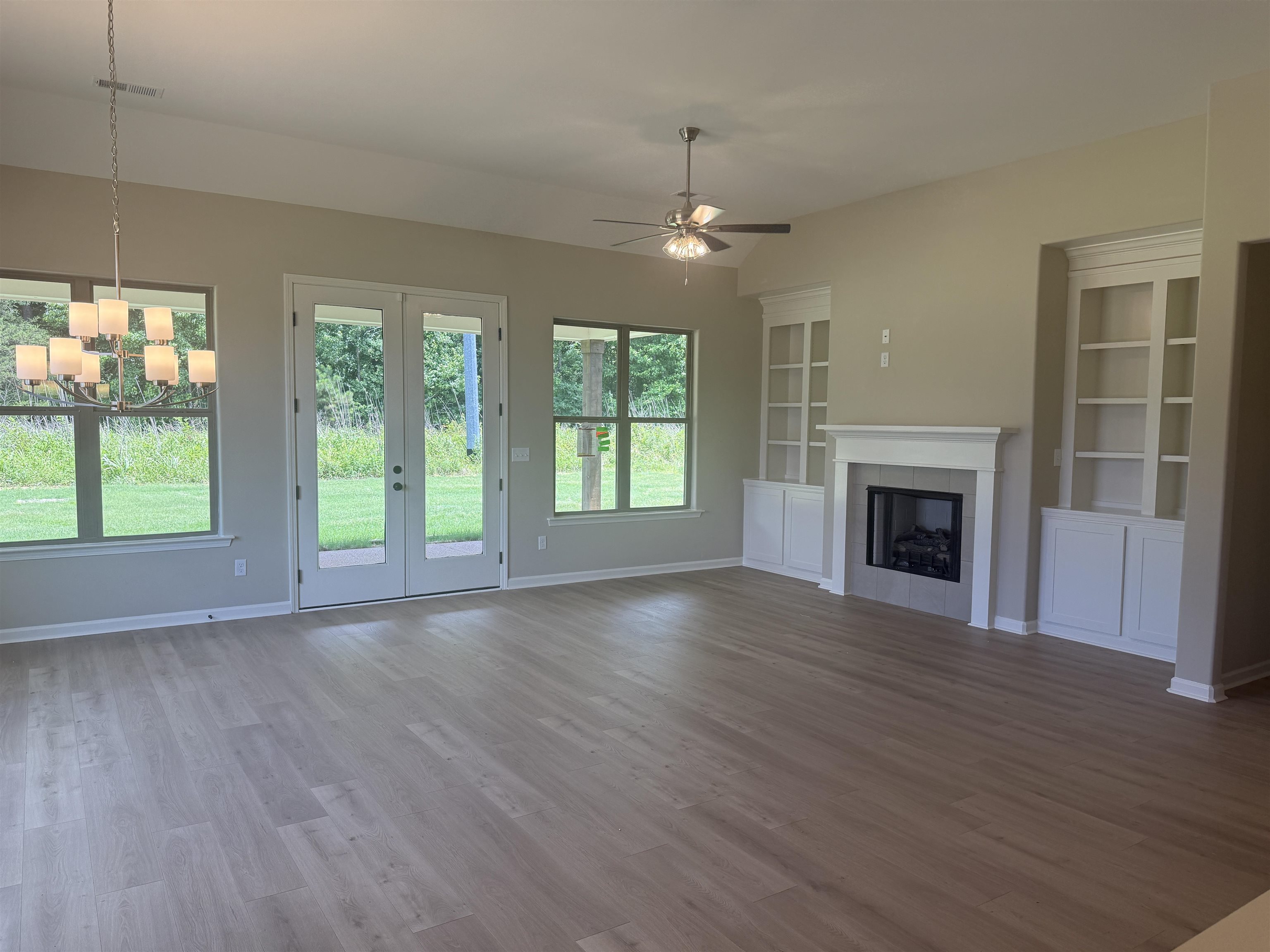 135 Ridgefield Dr Property Photo 2