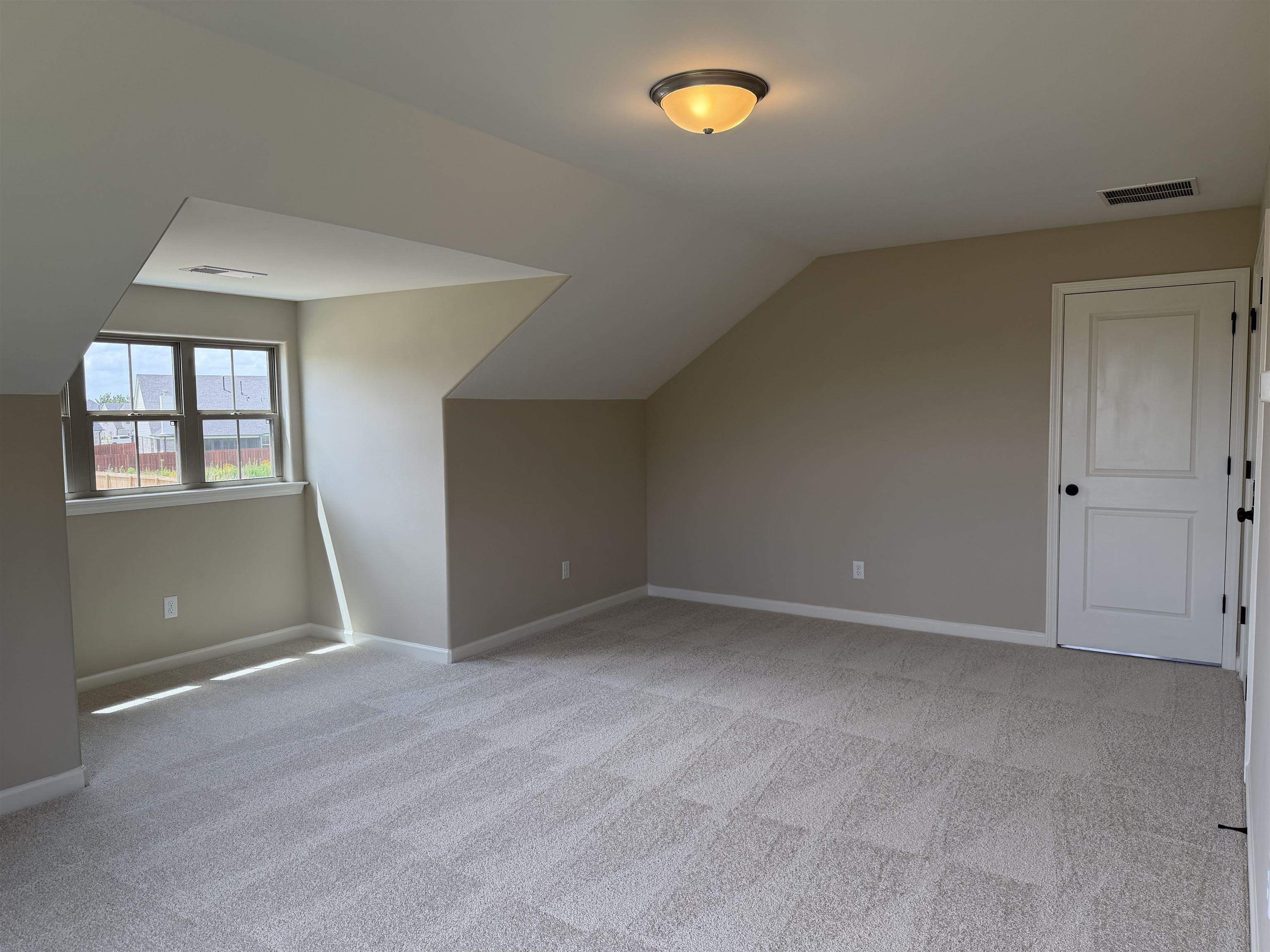 135 Ridgefield Dr Property Photo 18
