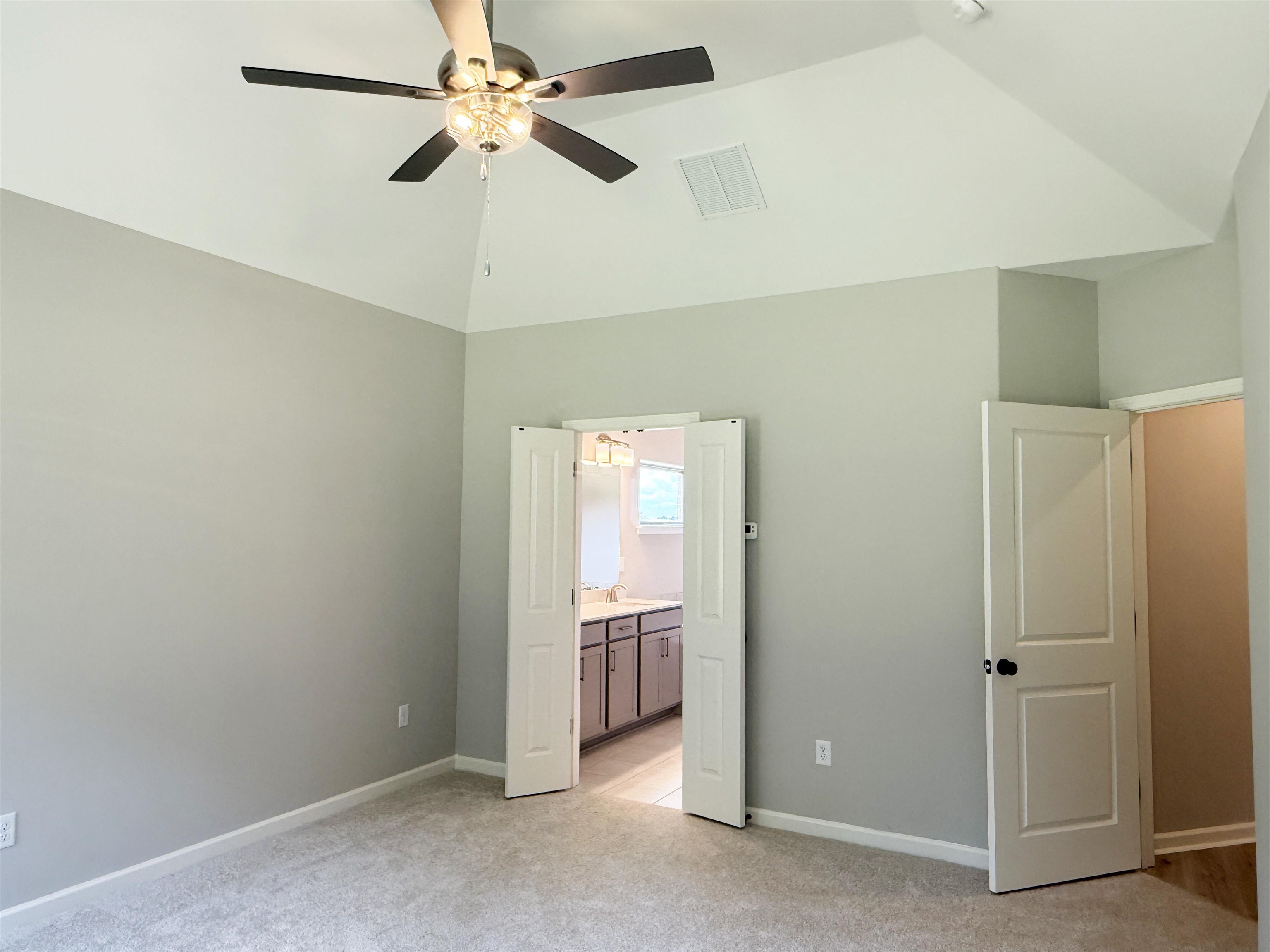 195 Ridgefield Dr Property Photo 14