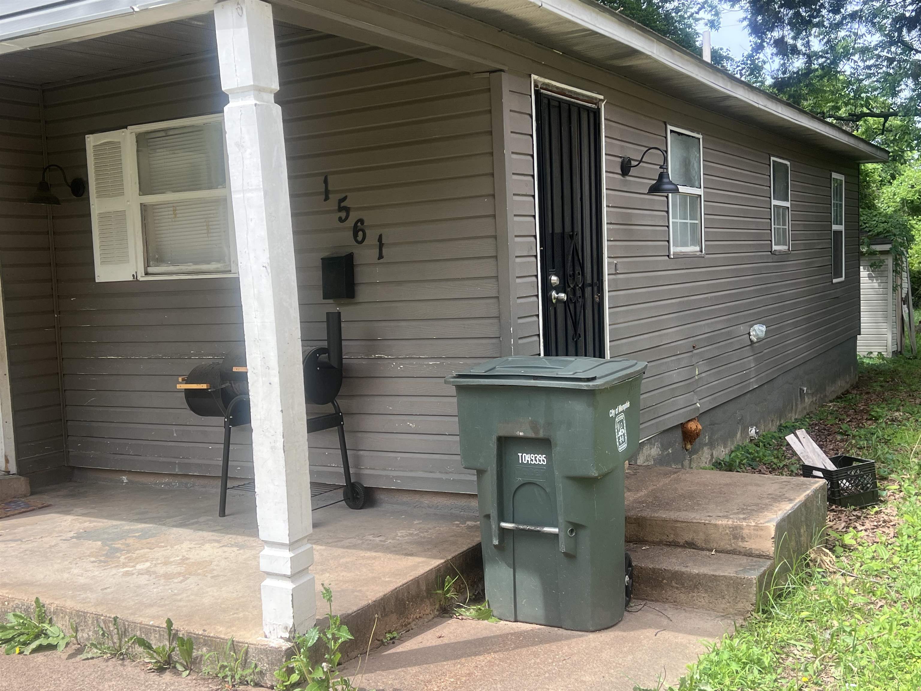 1561 Preston St Property Photo 2