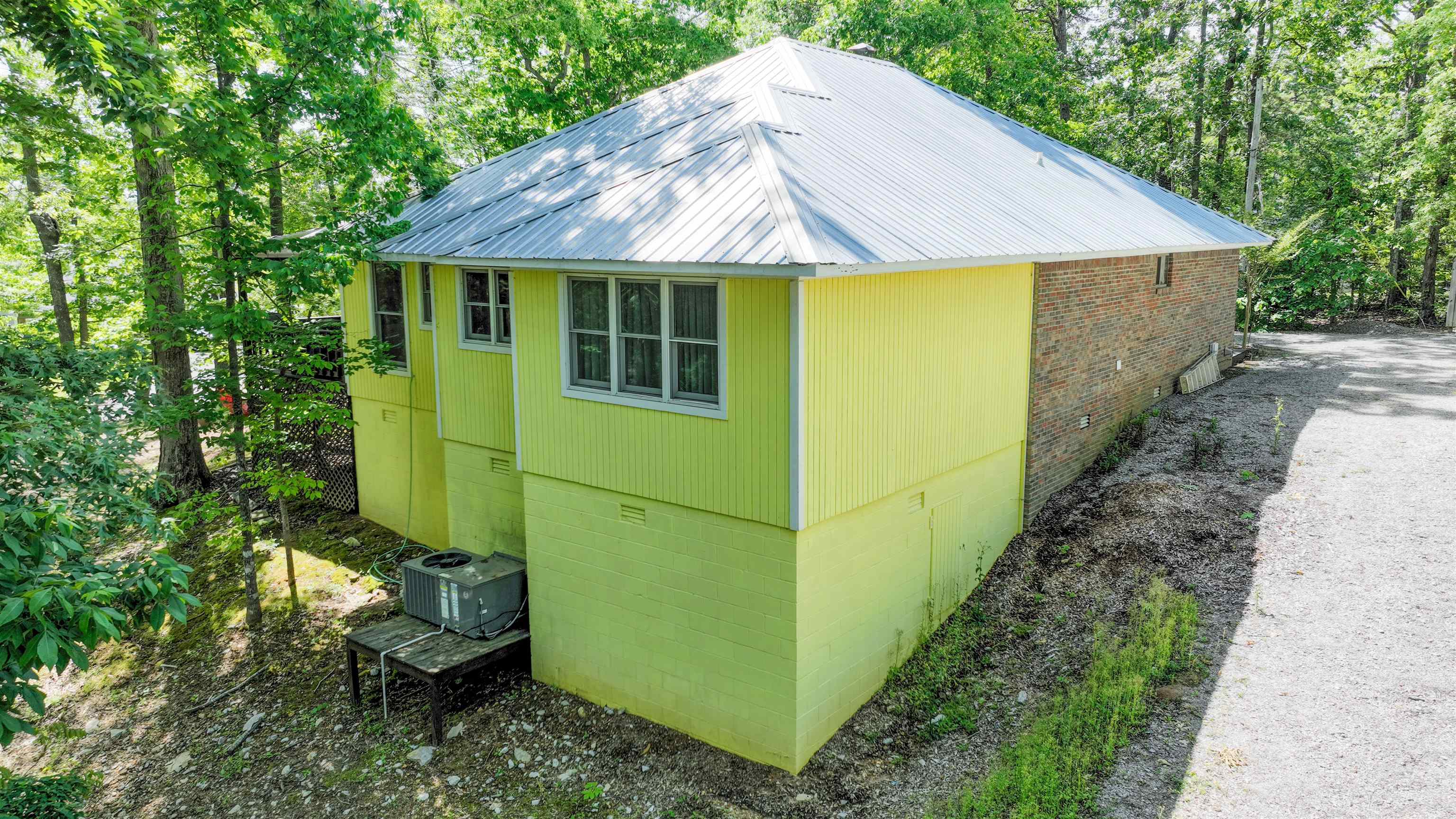 380 Yellow Creek Ln Property Photo 2