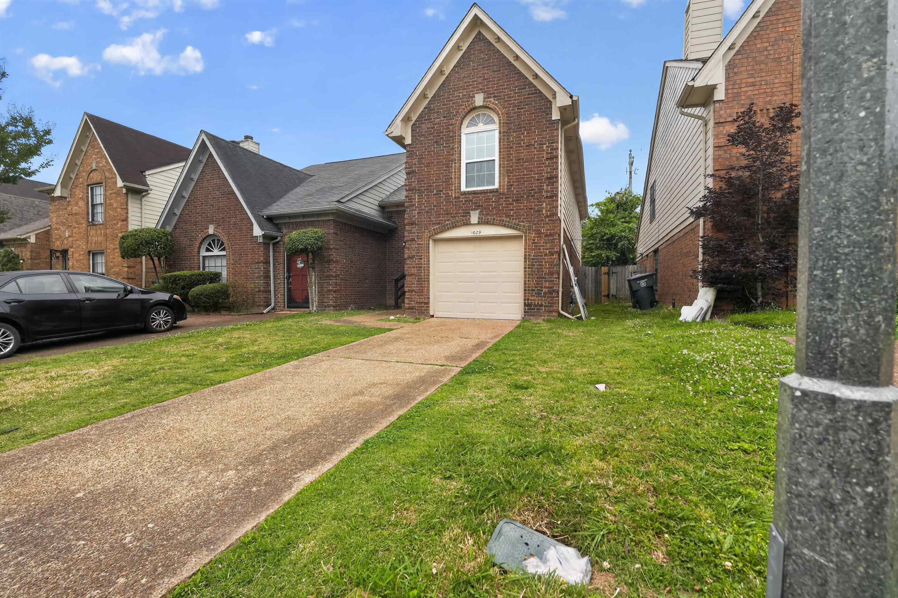 1609 Red Barn Dr Property Photo 2