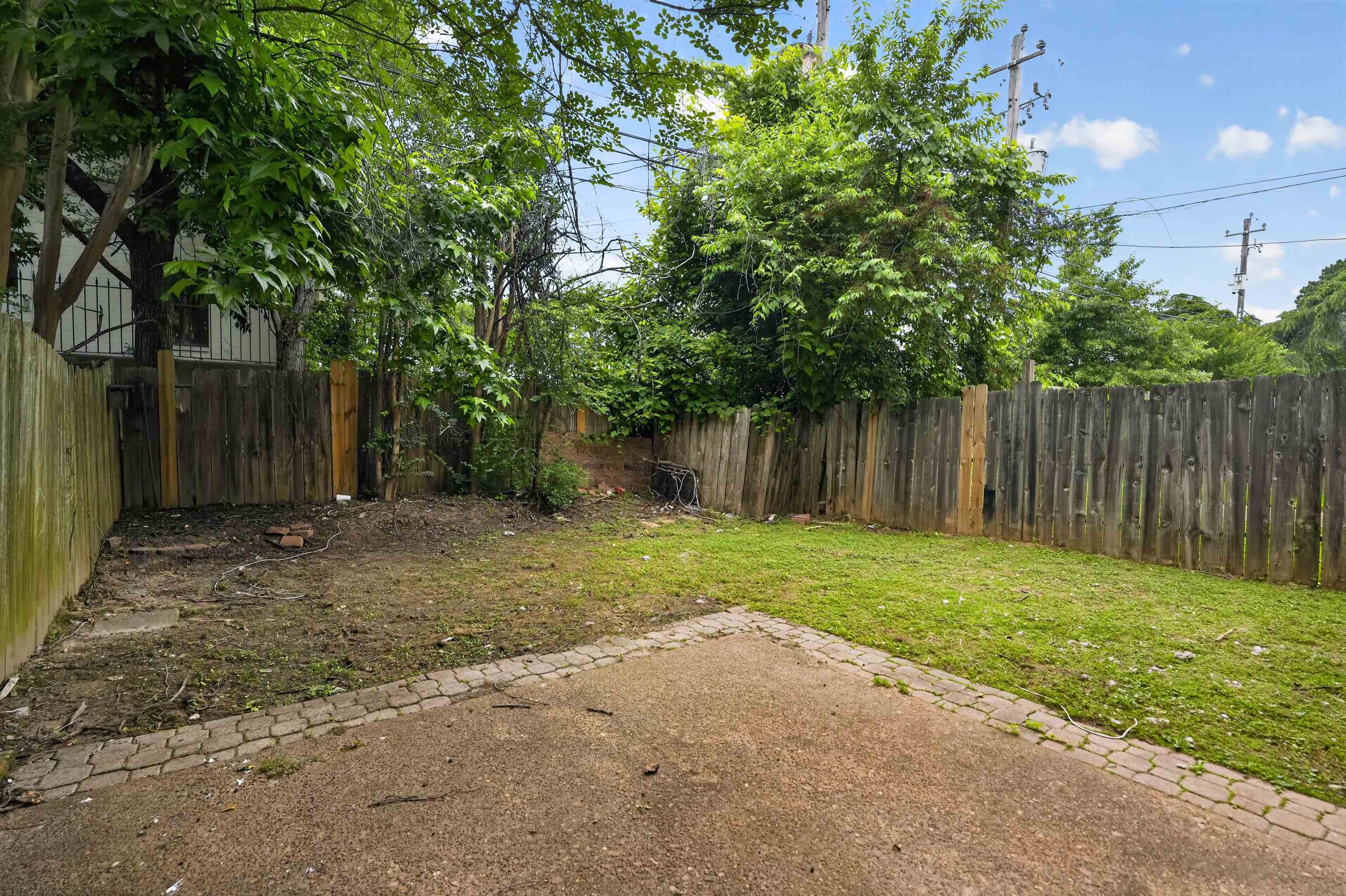 1609 Red Barn Dr Property Photo 3