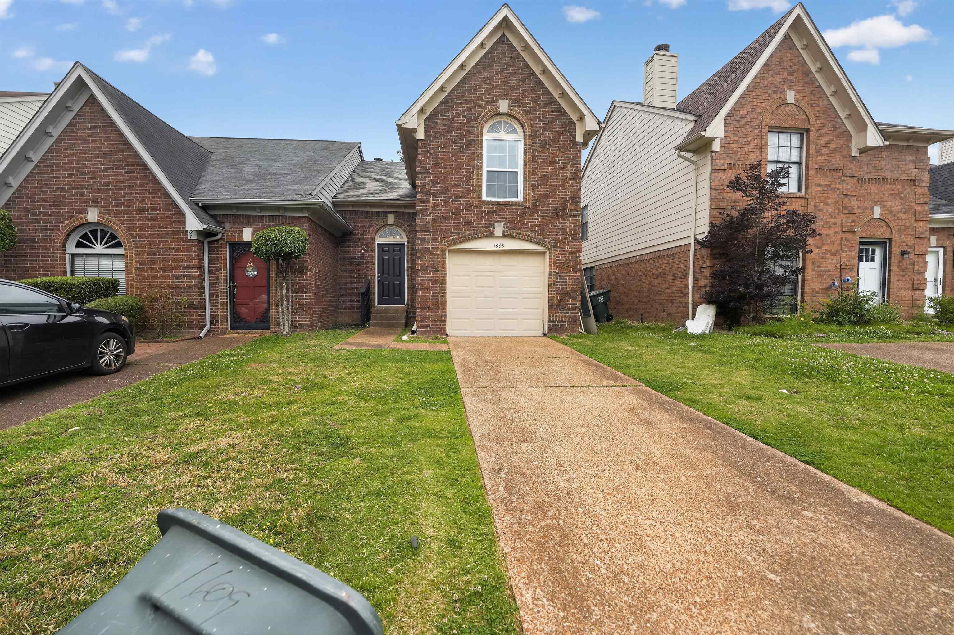 1609 Red Barn Dr Property Photo 4