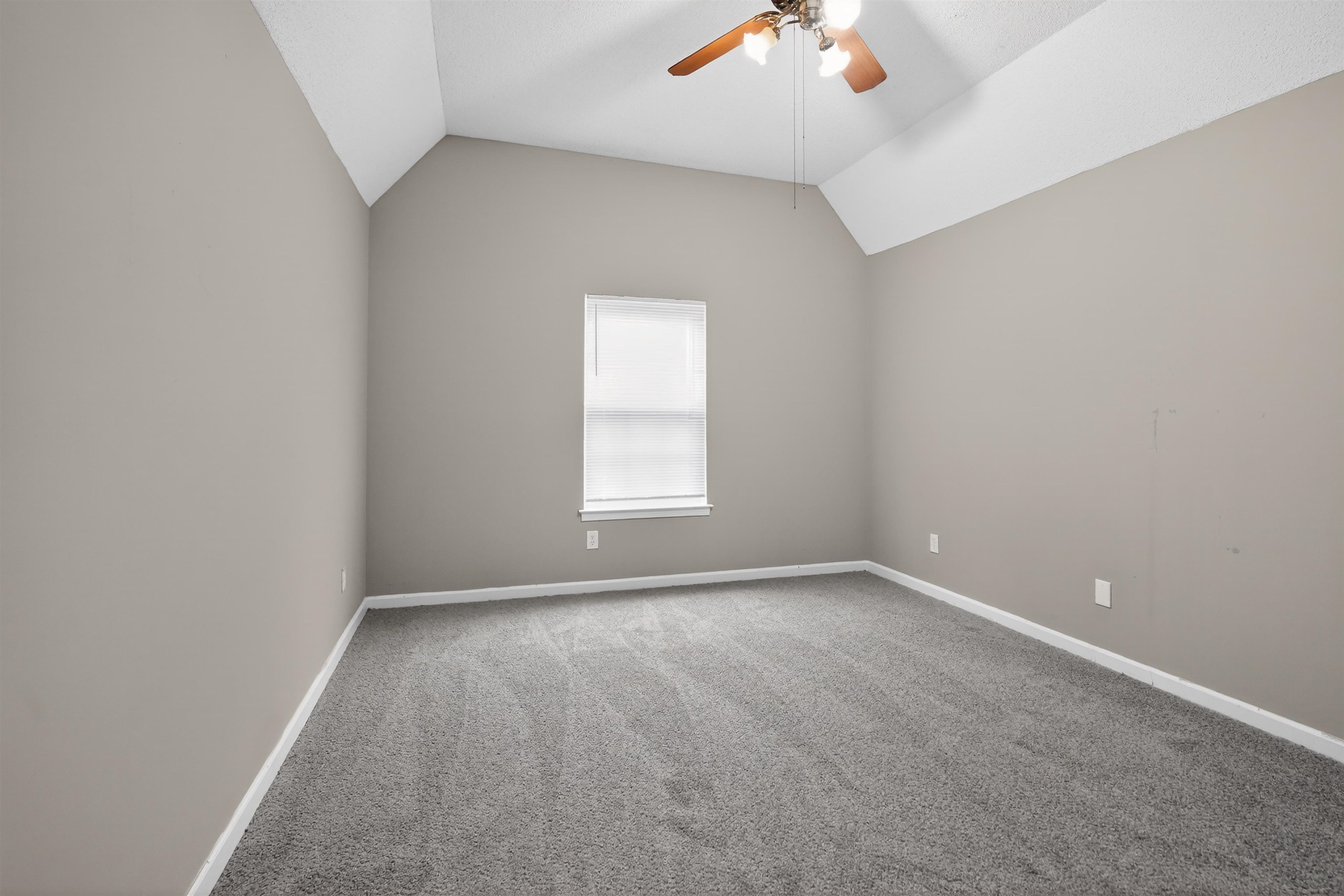 1609 Red Barn Dr Property Photo 12