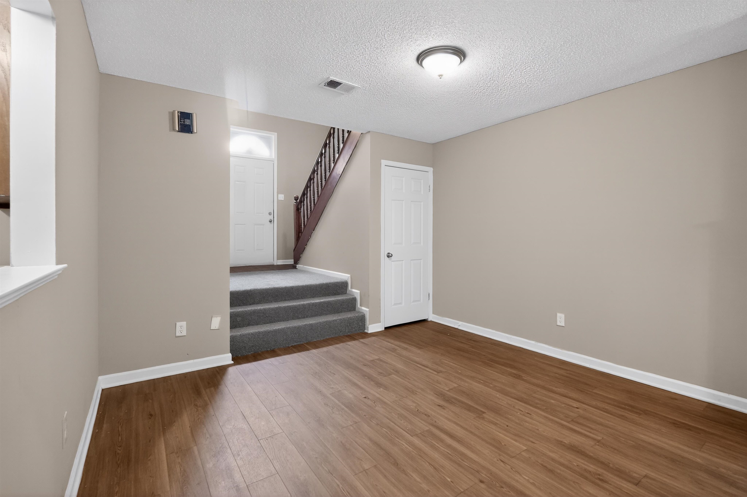 1609 Red Barn Dr Property Photo 14