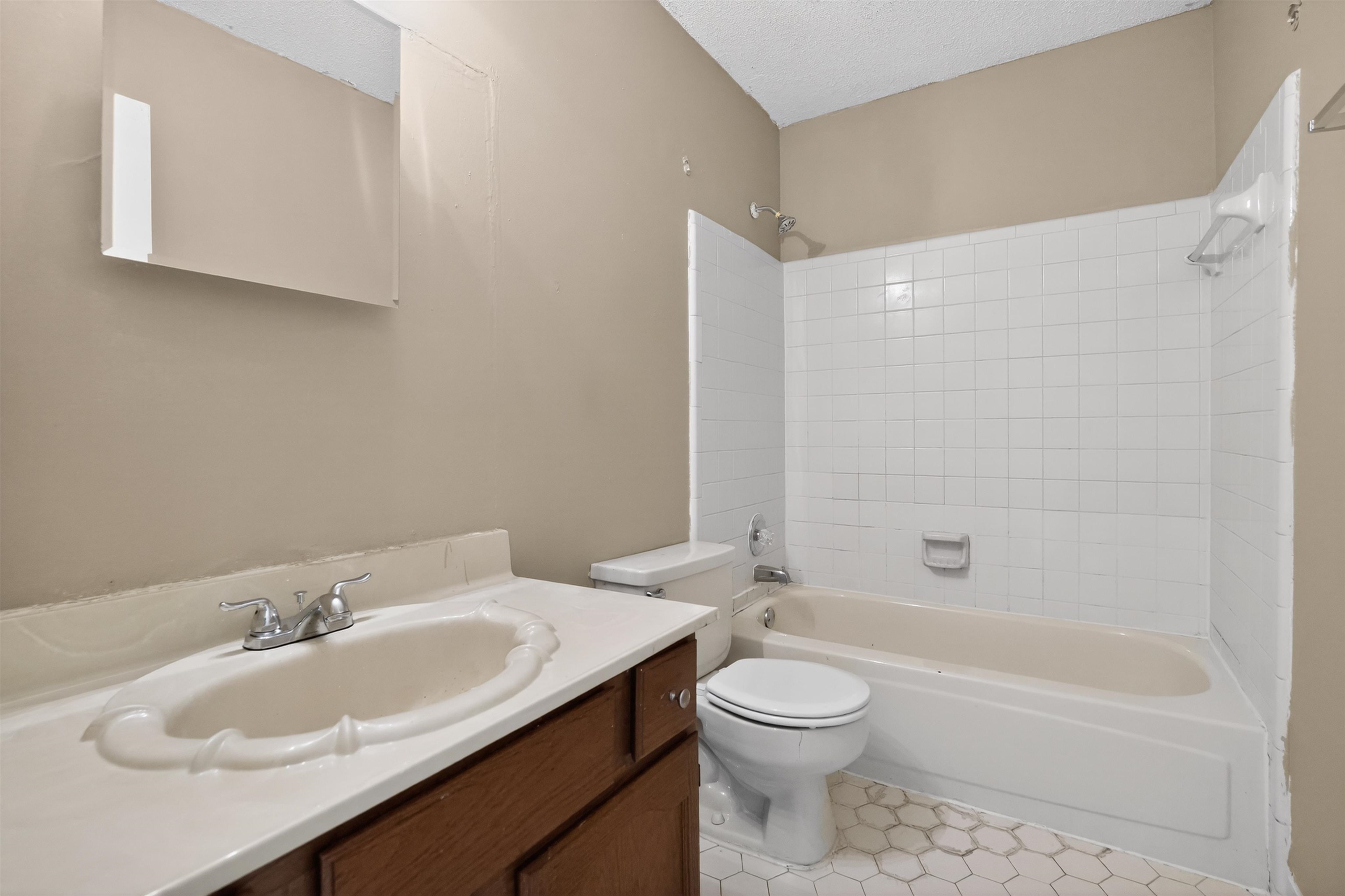 1609 Red Barn Dr Property Photo 23