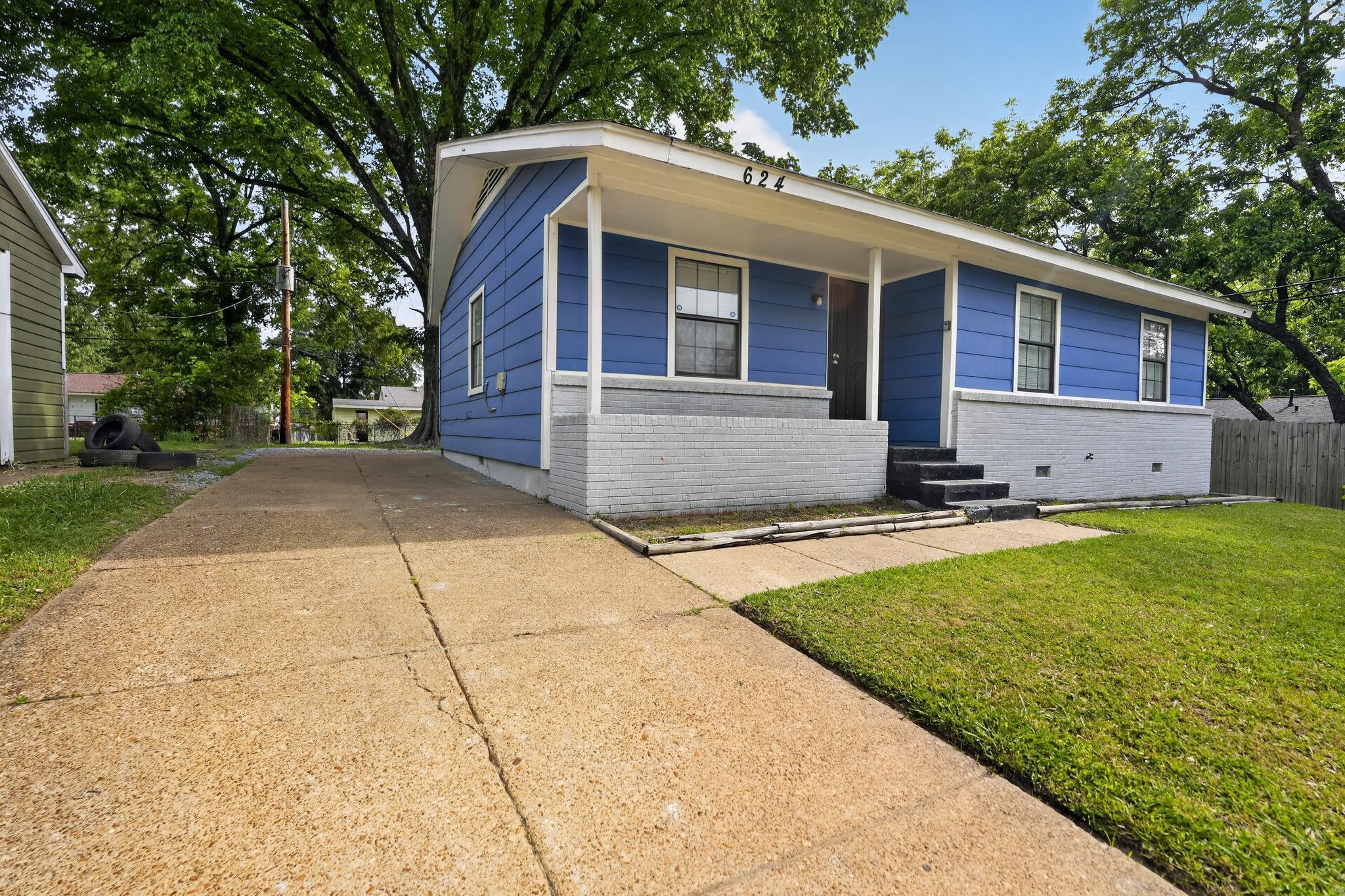 624 MOHAWK AVE Property Photo 1
