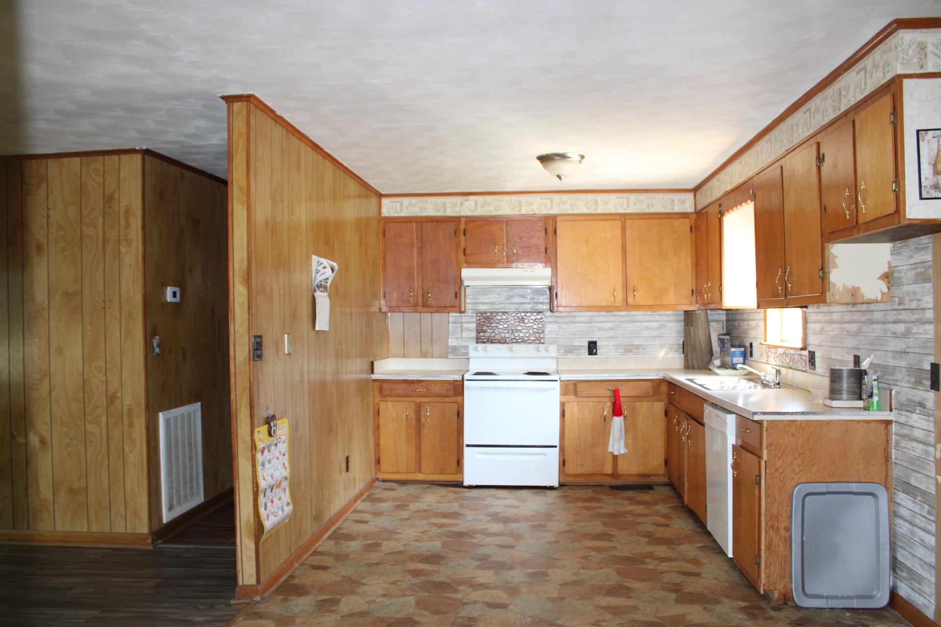 584 Chisholm Lake Rd Property Photo 2