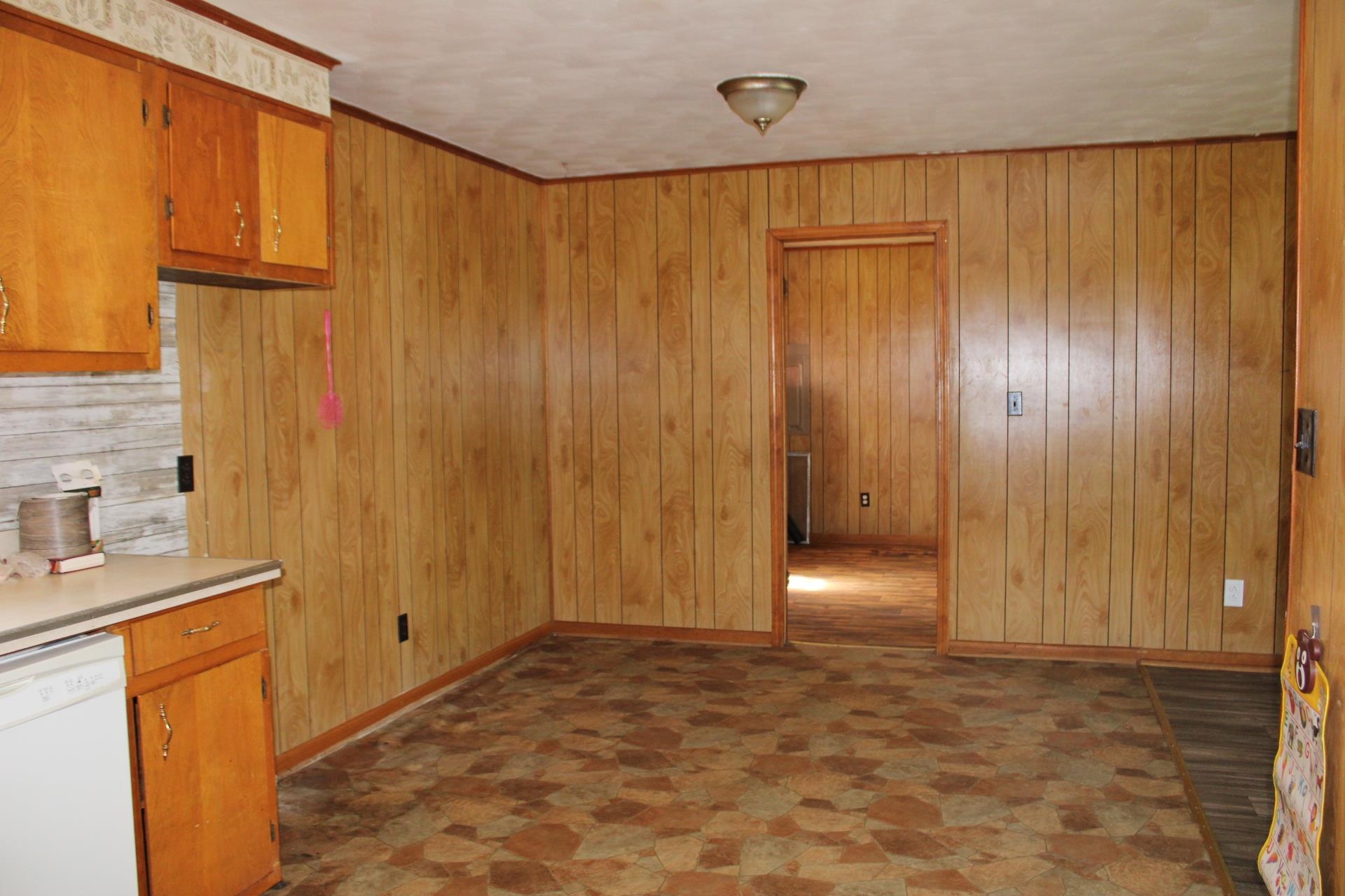 584 Chisholm Lake Rd Property Photo 5