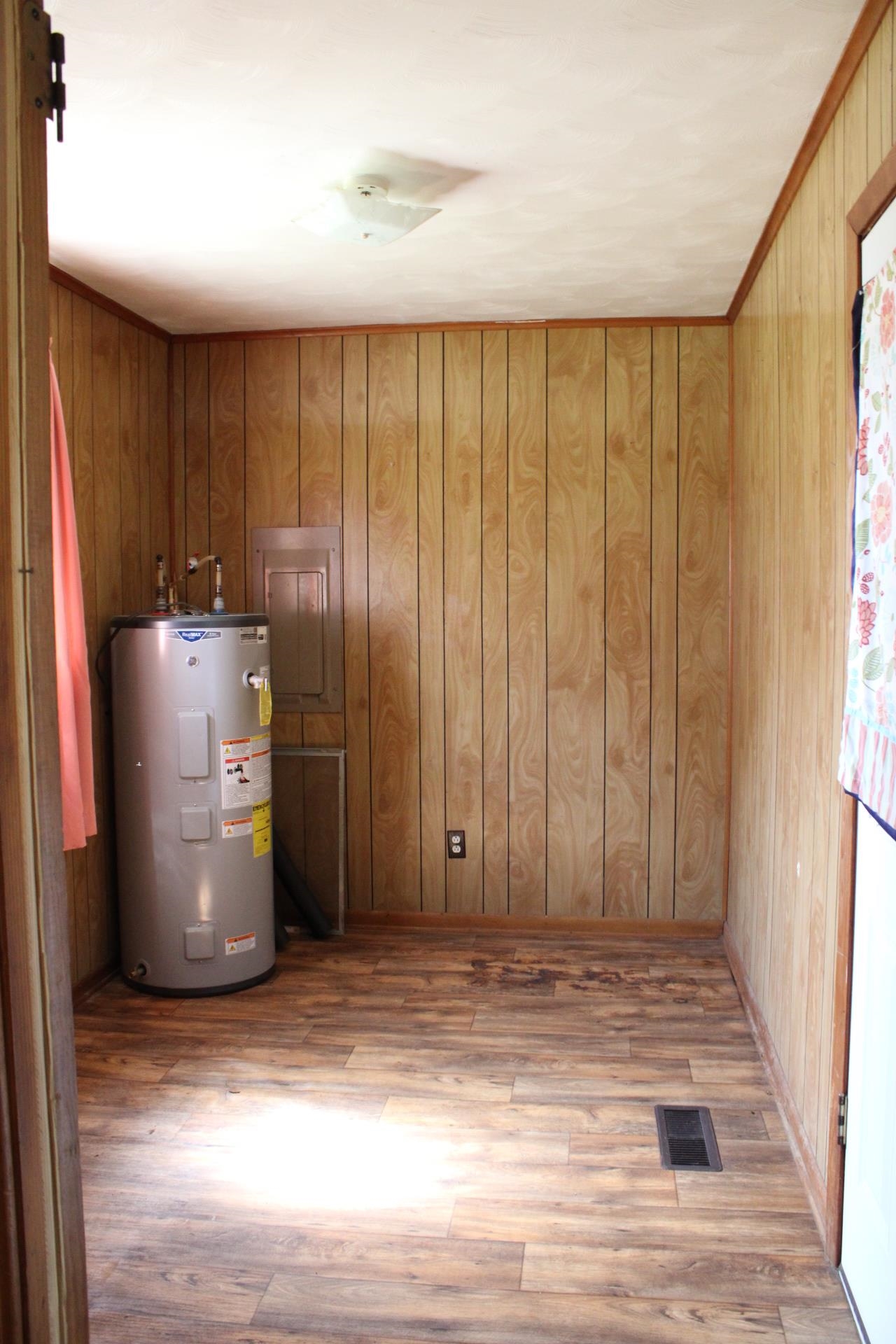 584 Chisholm Lake Rd Property Photo 9