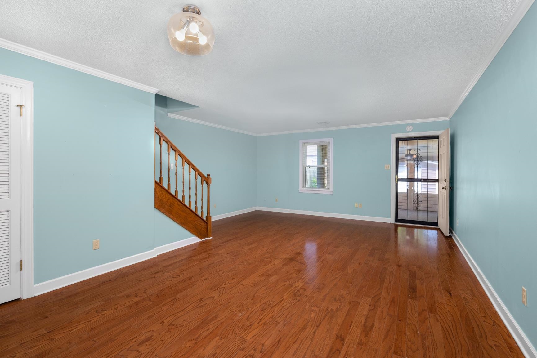 506 Church Ave E Property Photo 5