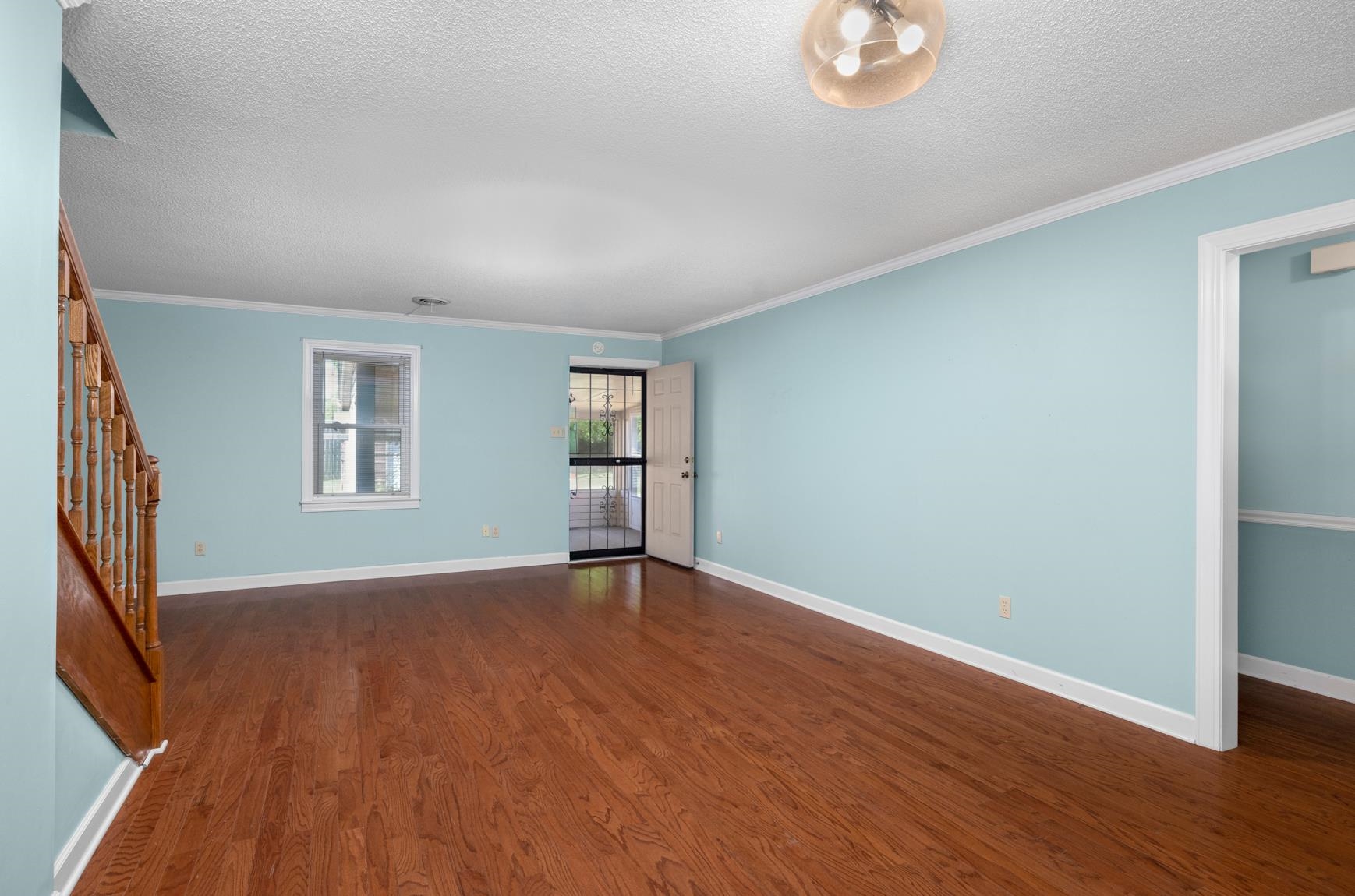 506 Church Ave E Property Photo 6
