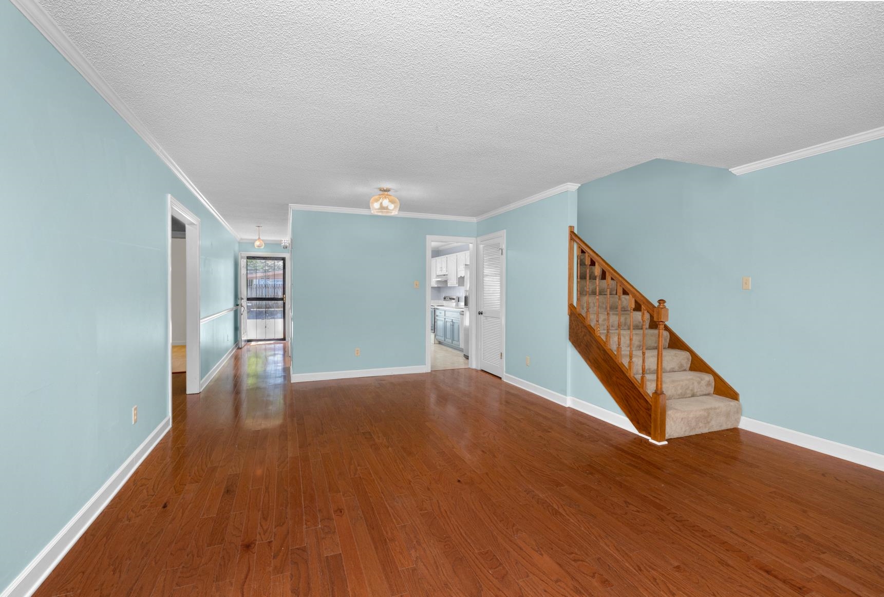 506 Church Ave E Property Photo 8