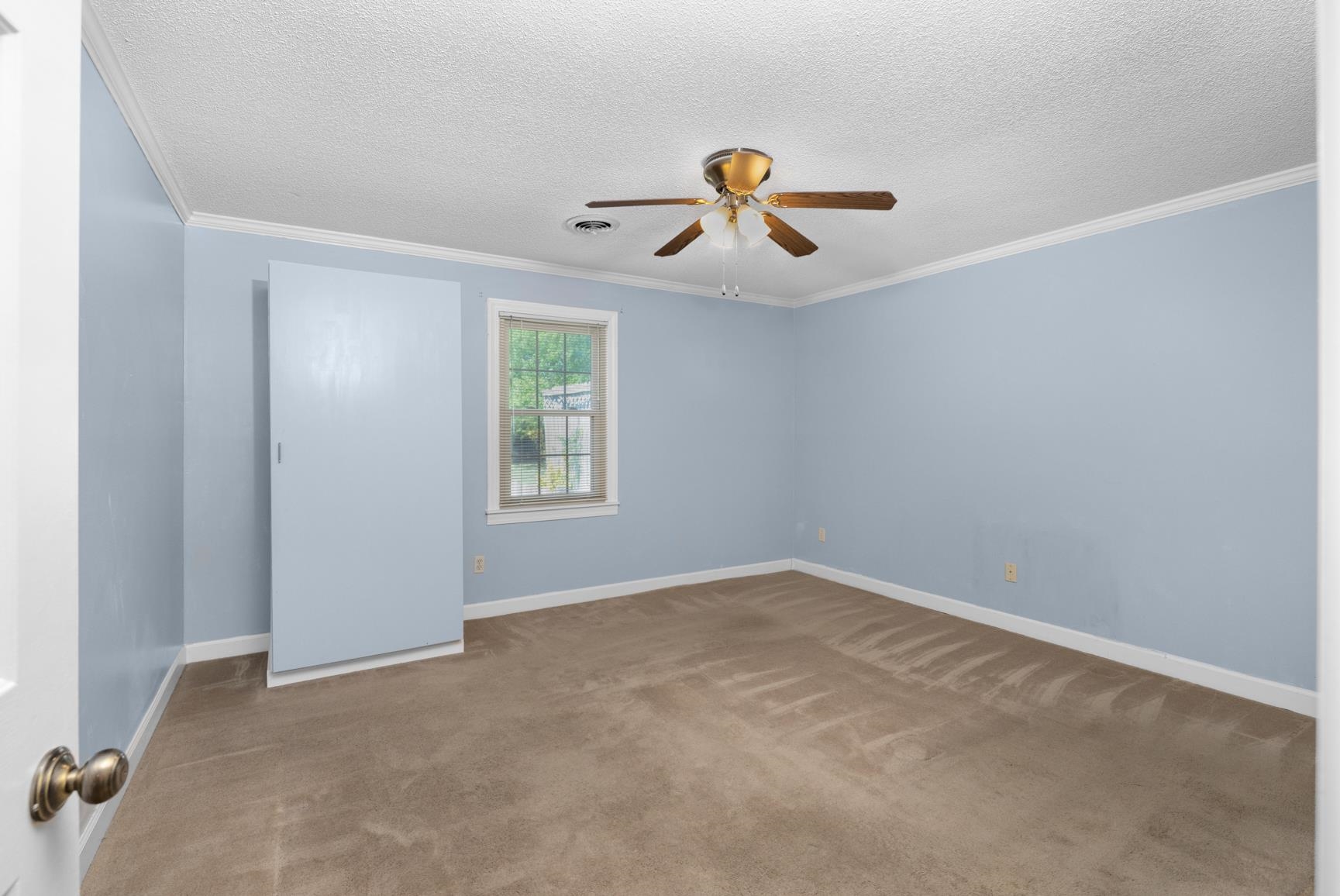 506 Church Ave E Property Photo 13