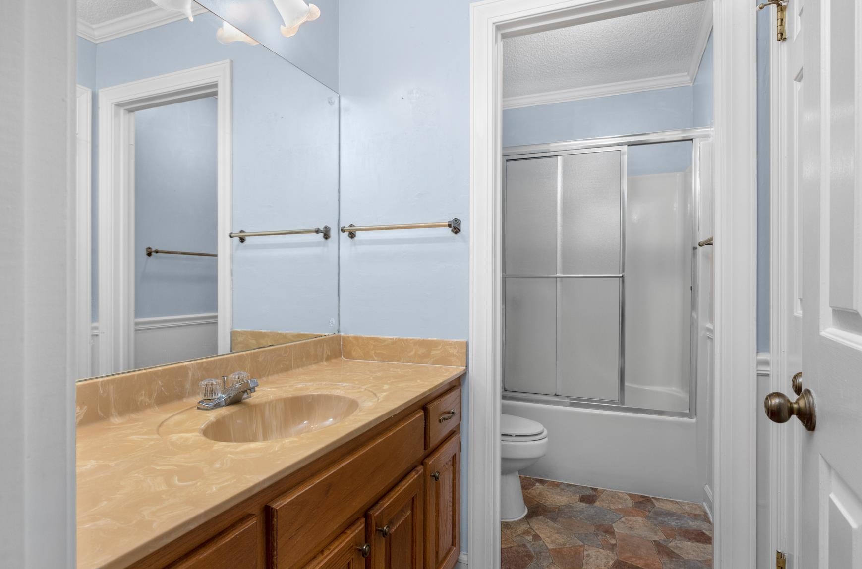 506 Church Ave E Property Photo 18