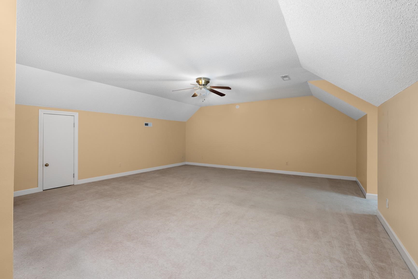 506 Church Ave E Property Photo 20