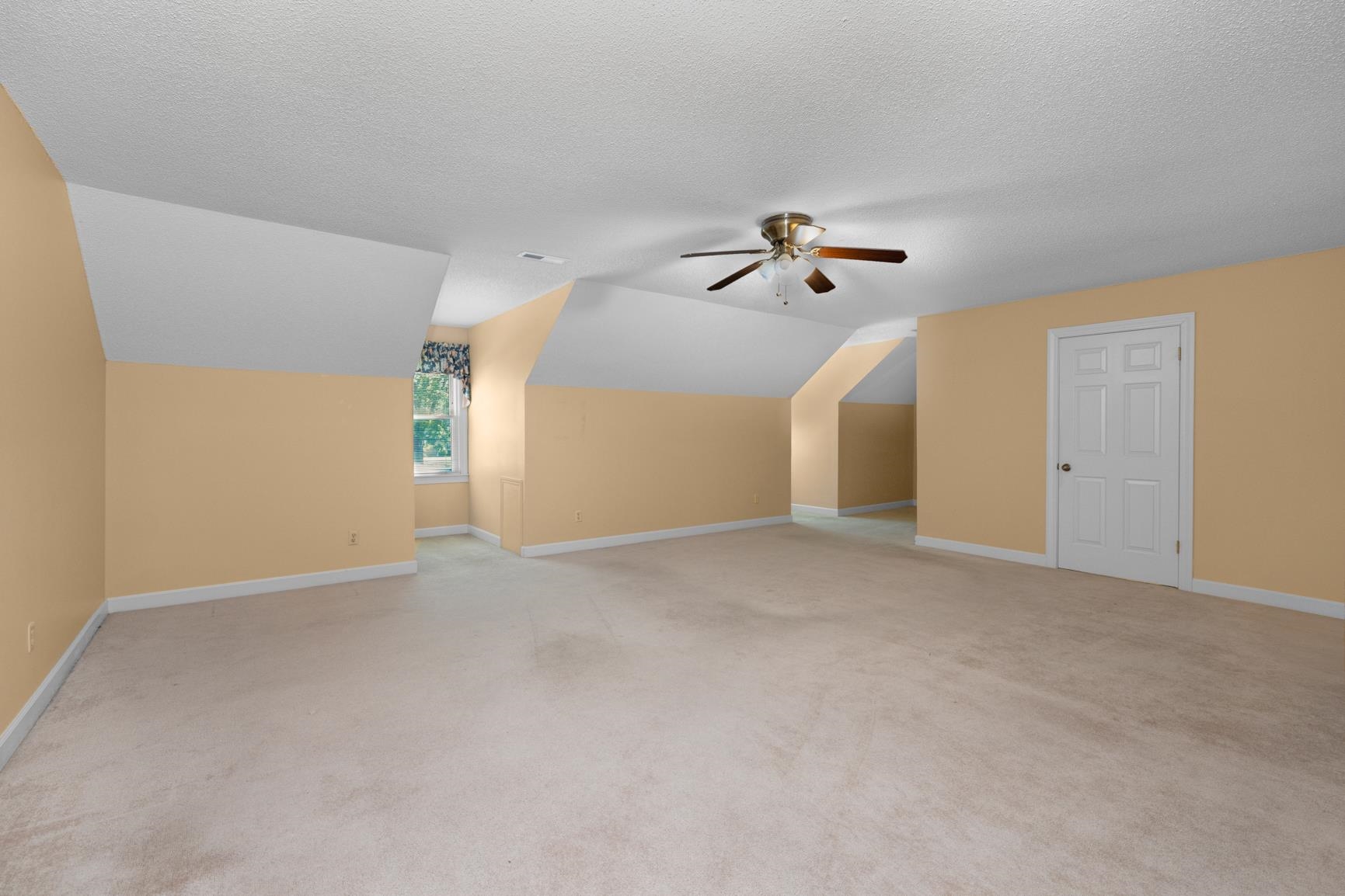 506 Church Ave E Property Photo 21
