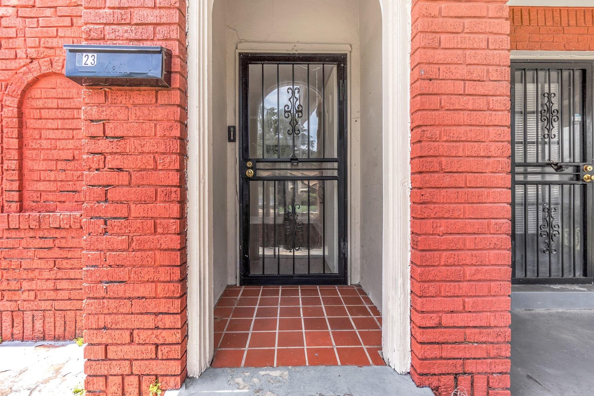 925 N Willett St Property Photo 18