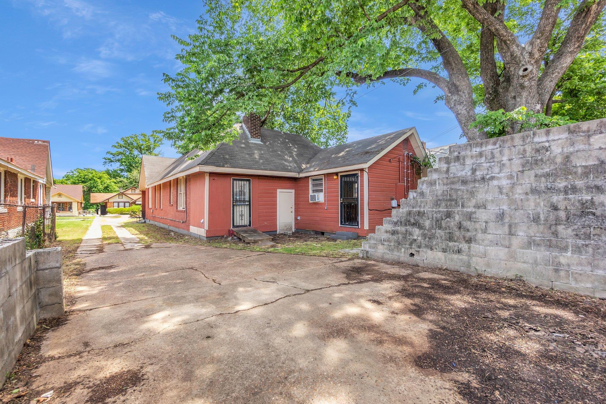 925 N Willett St Property Photo 32