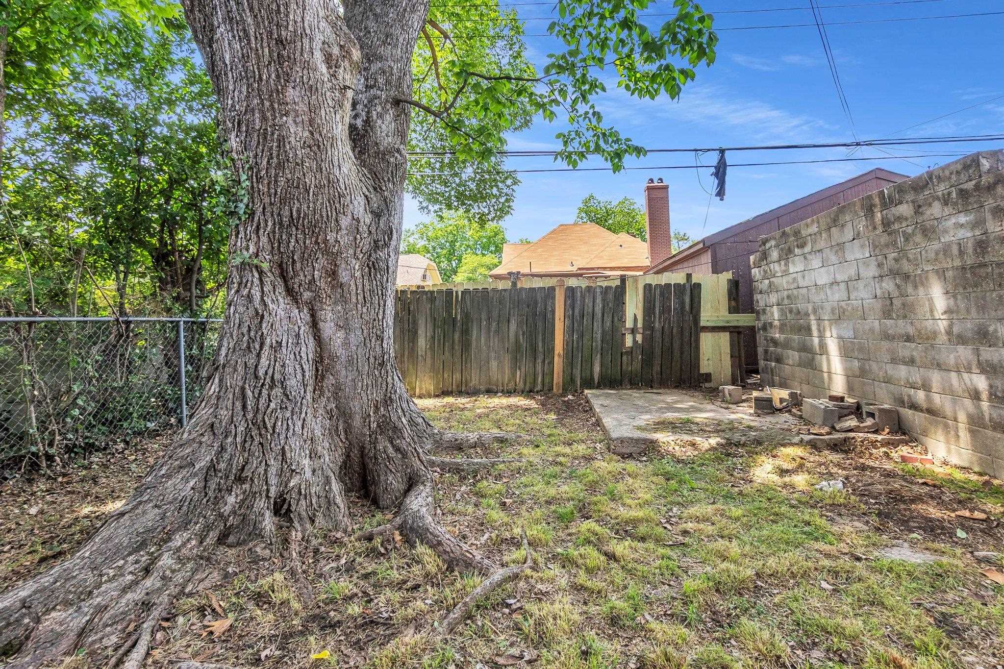 925 N Willett St Property Photo 33