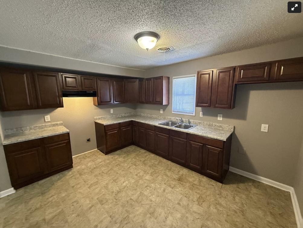3312 University St Property Photo 7