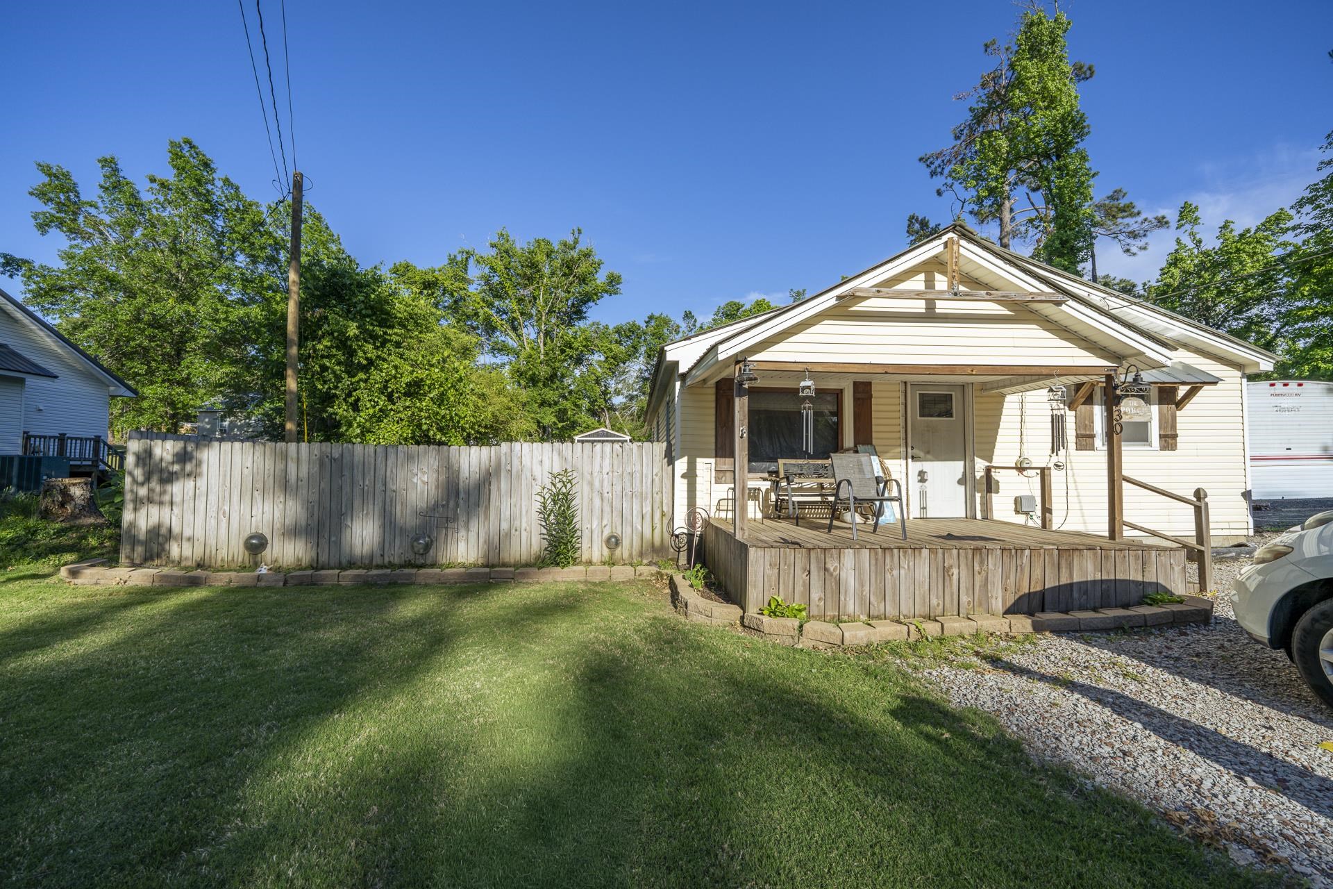 730 Cravens Dr Property Photo 1
