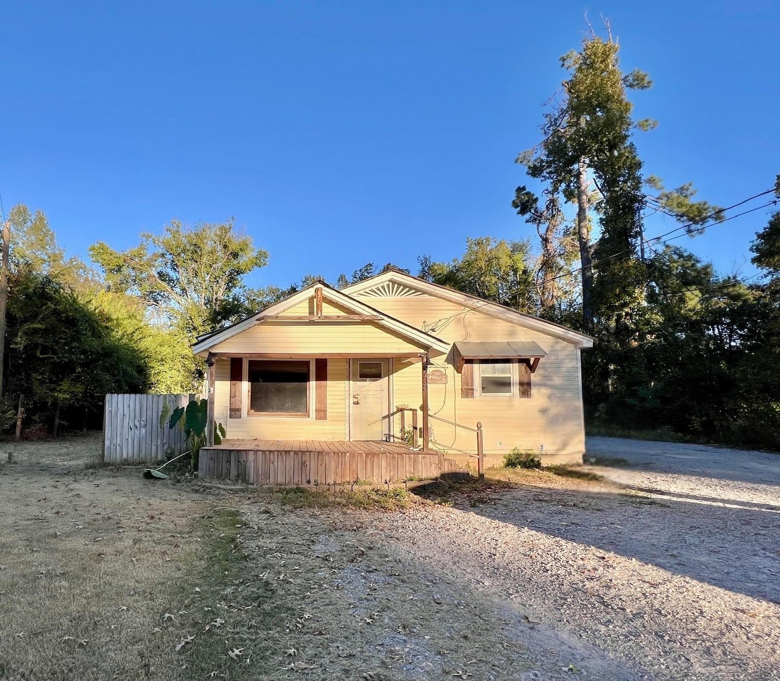 730 Cravens Dr Property Photo 1