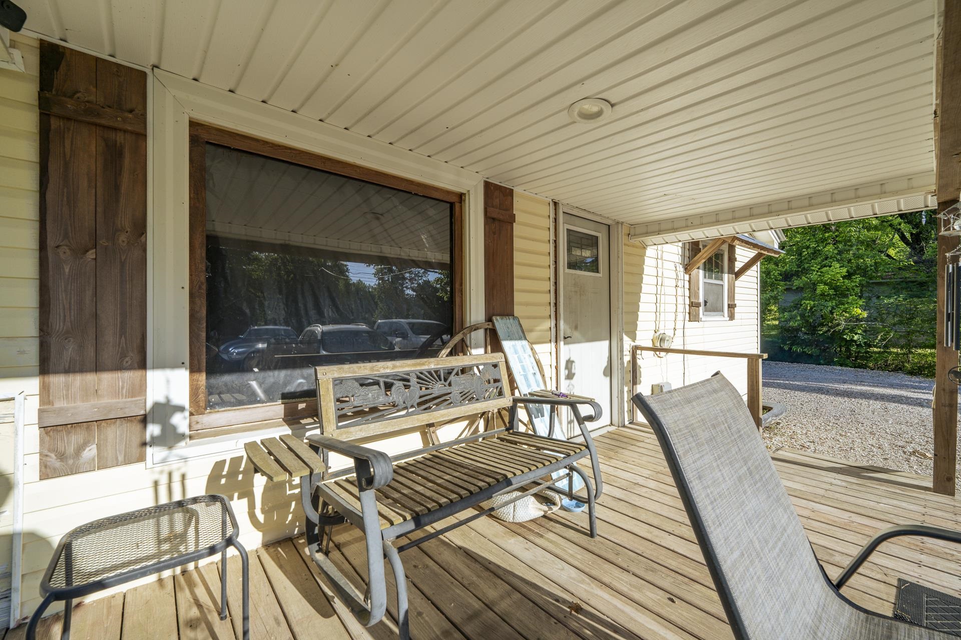 730 Cravens Dr Property Photo 3