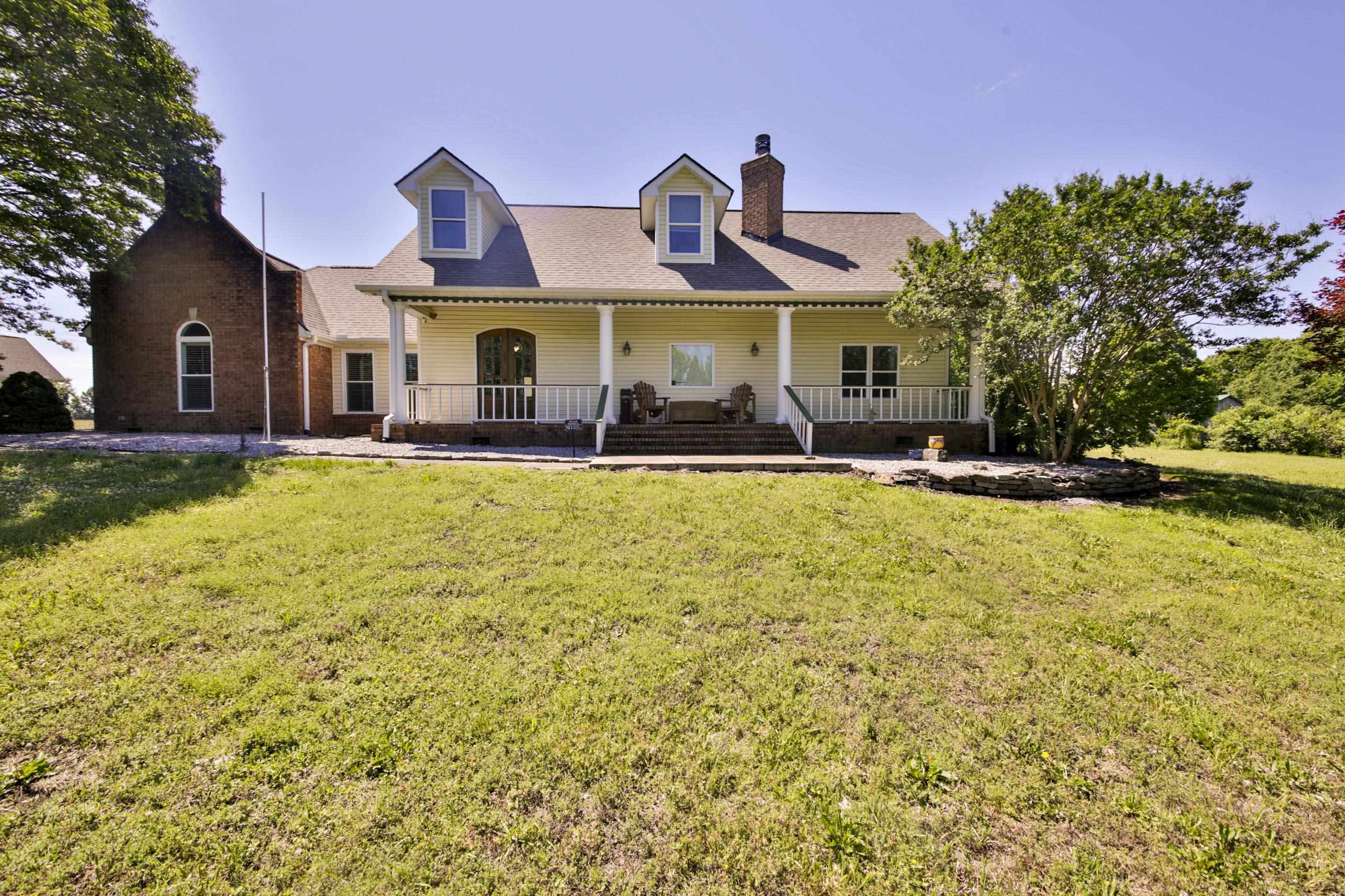 901 Armstrong Rd Property Photo 1